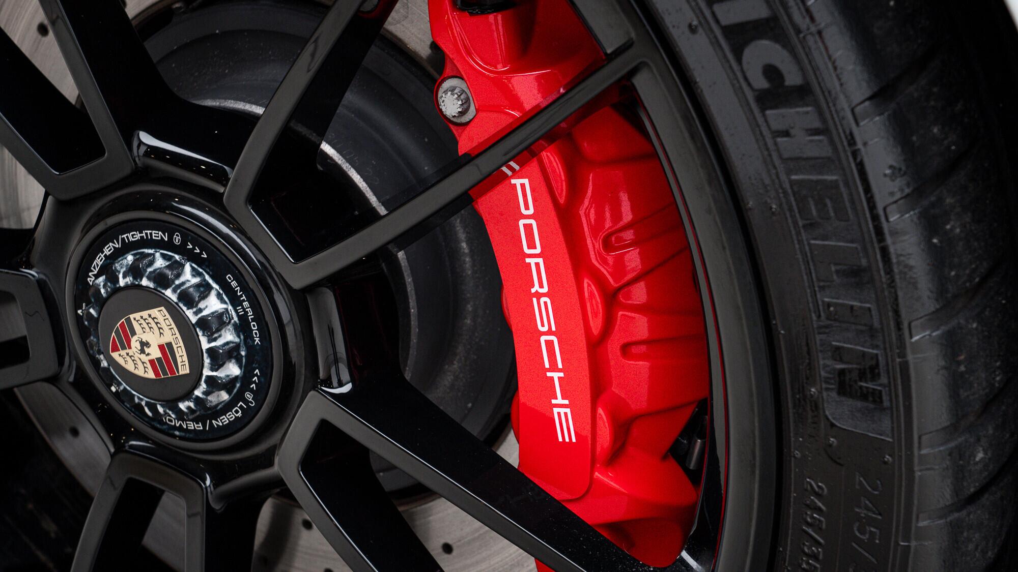 Porsche 911 view 18