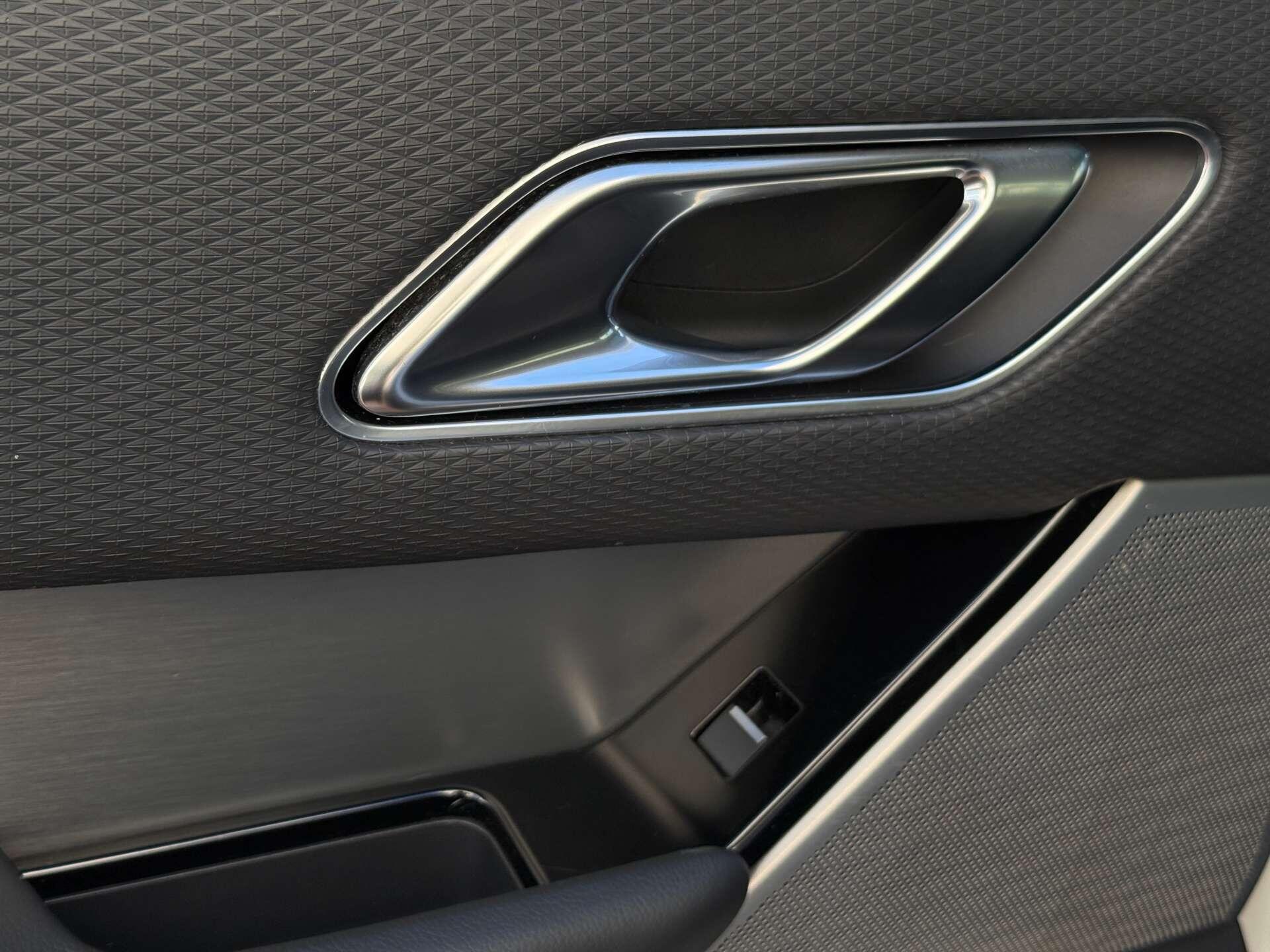 Land Rover Range Rover Velar view 36