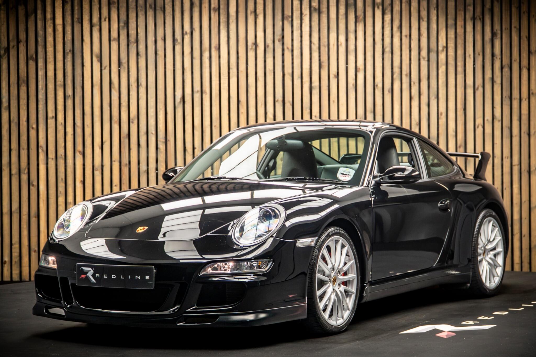 Porsche 911 view 8
