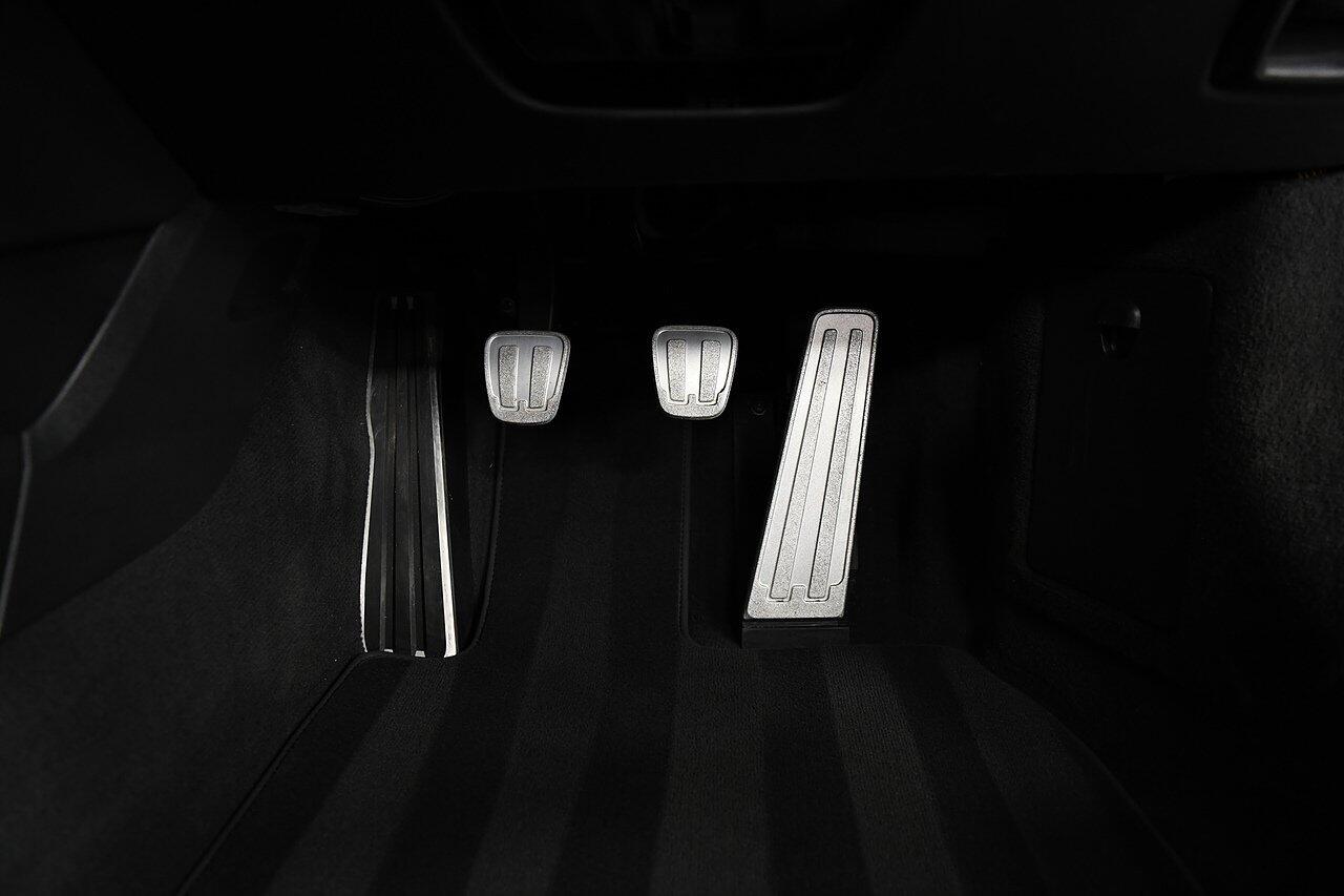 Porsche 911 view 25