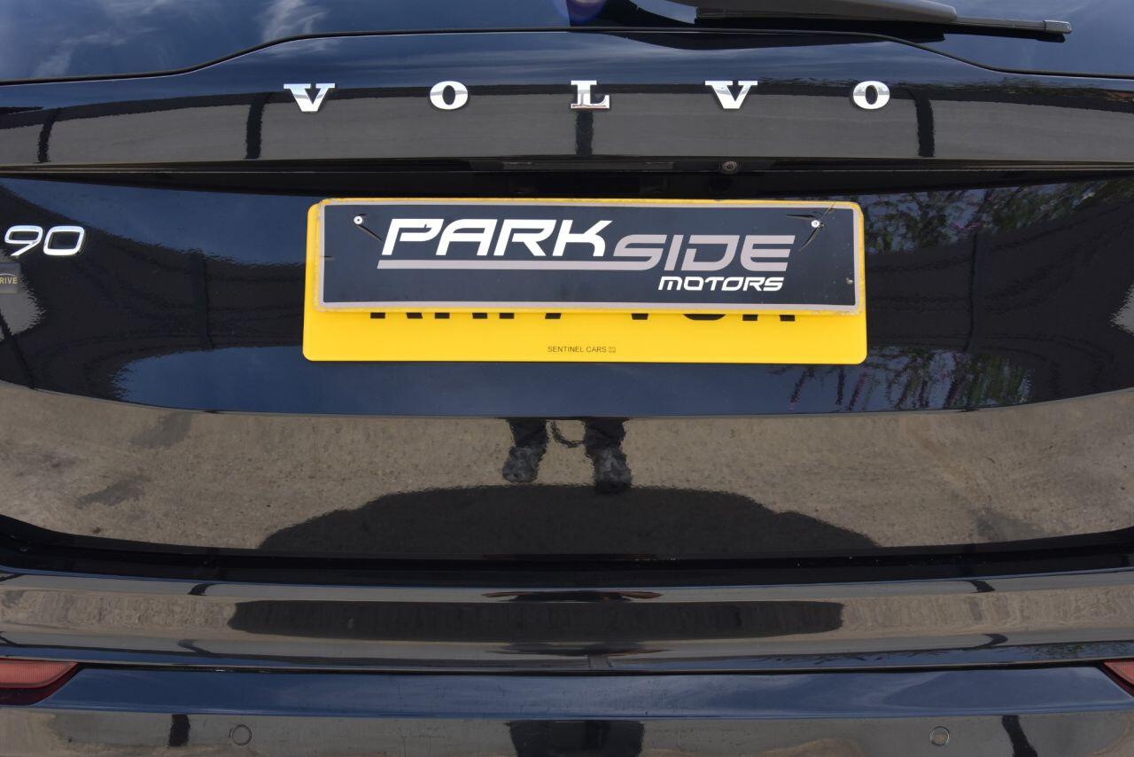 Volvo XC90 view 18