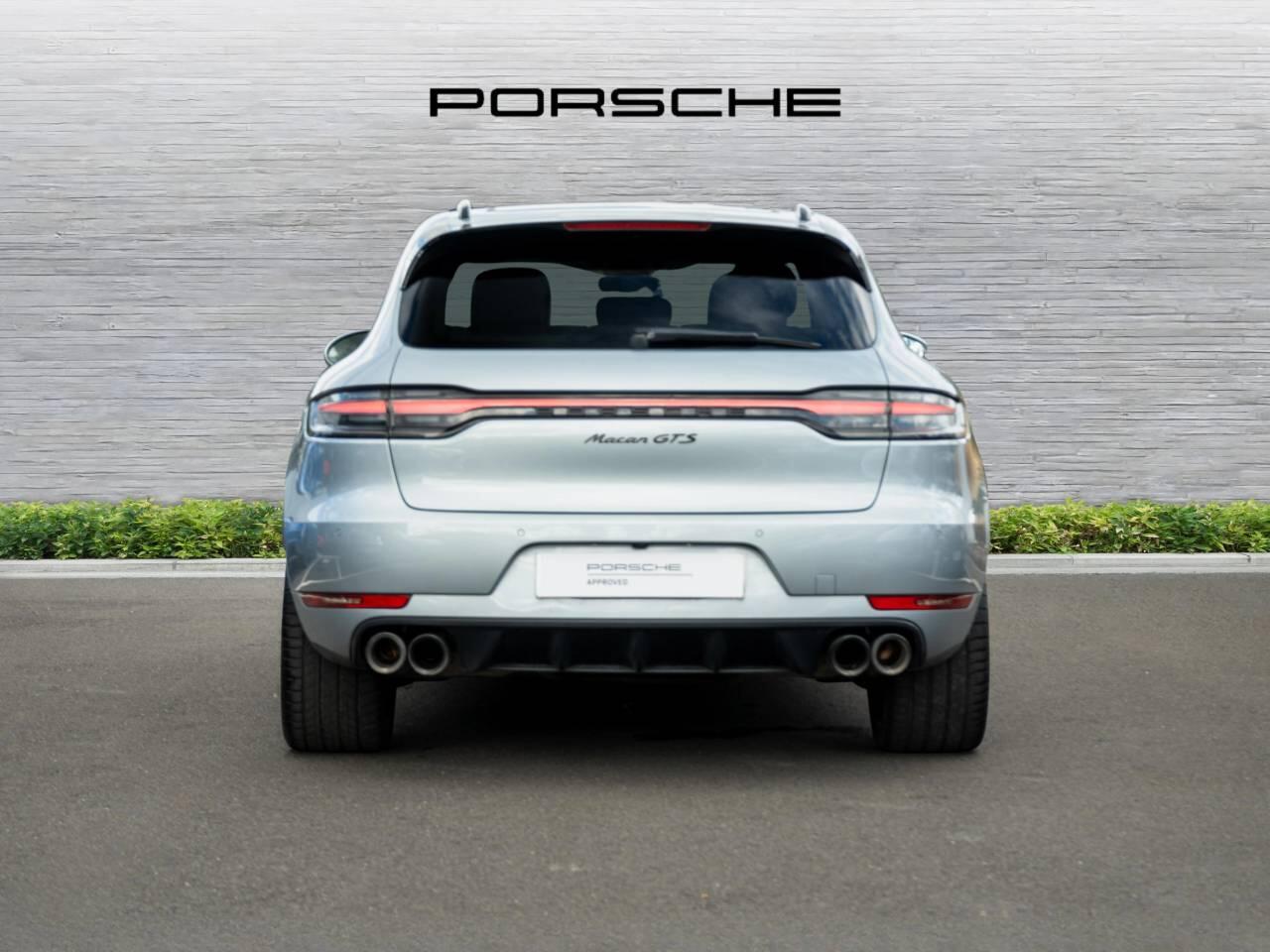Porsche Macan view 7