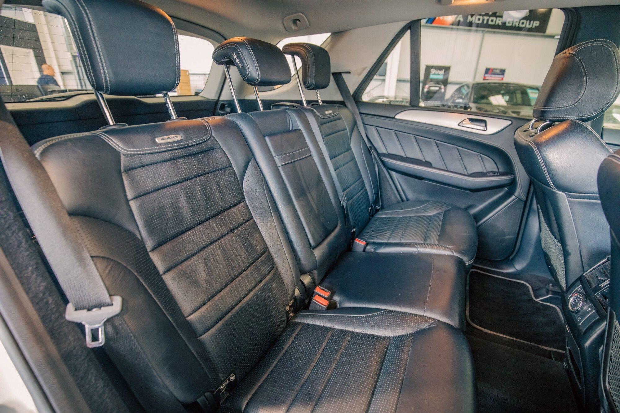 Mercedes-Benz M-Class view 10