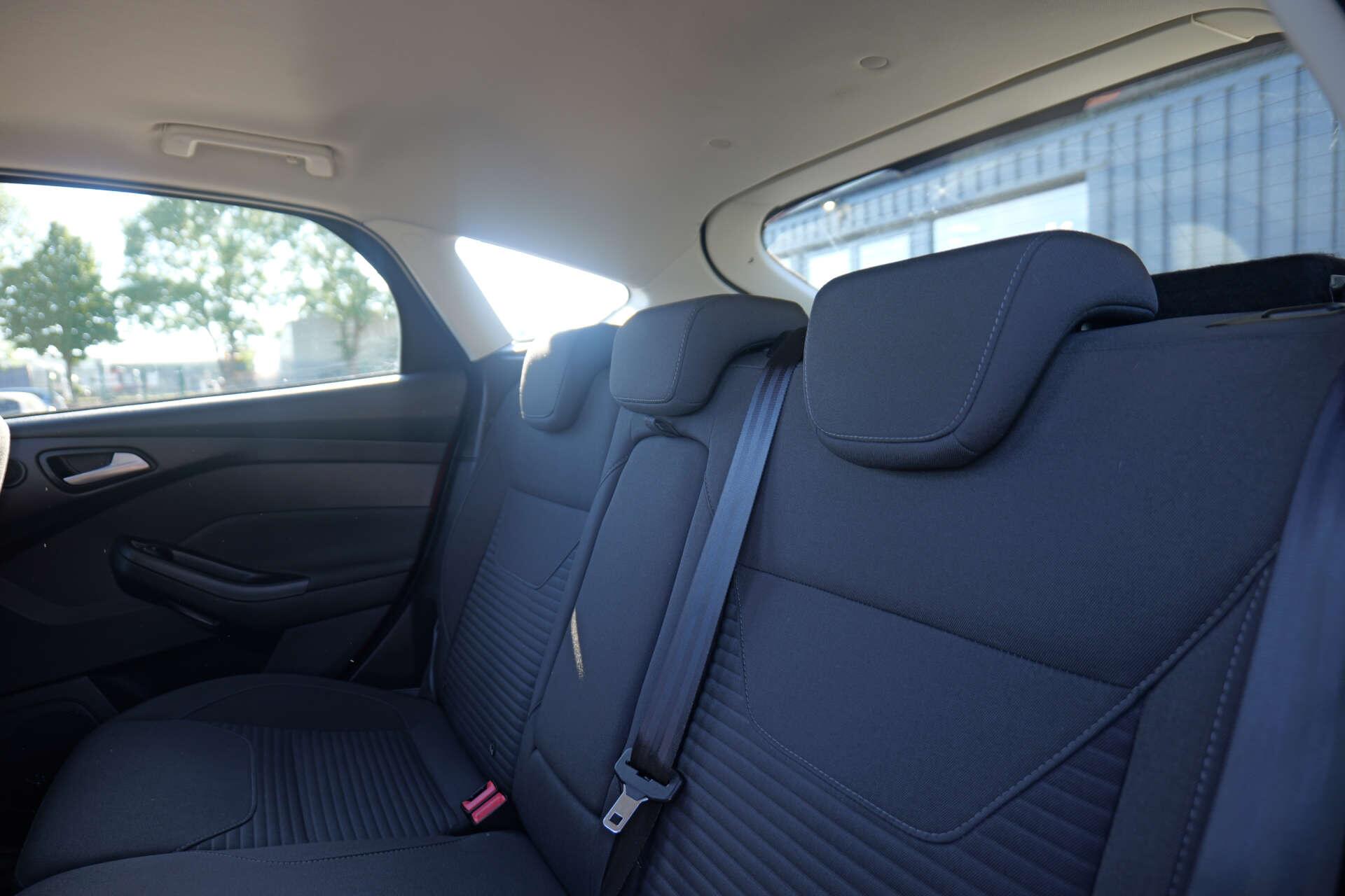 Ford Focus view 39