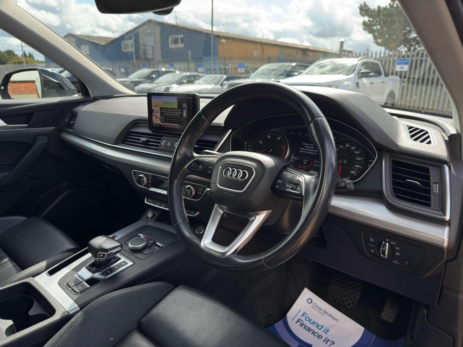 Audi Q5 view 13