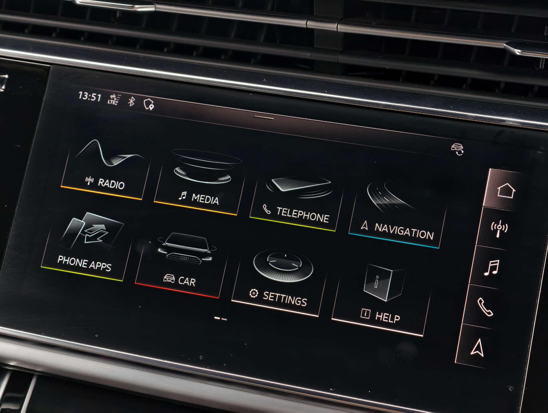 Audi Q8 view 59