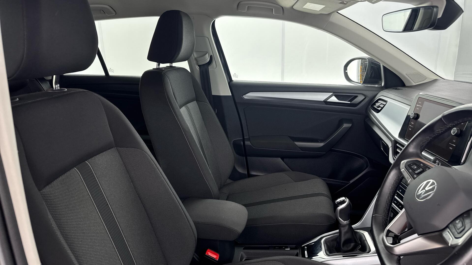 Volkswagen T-Roc view 16