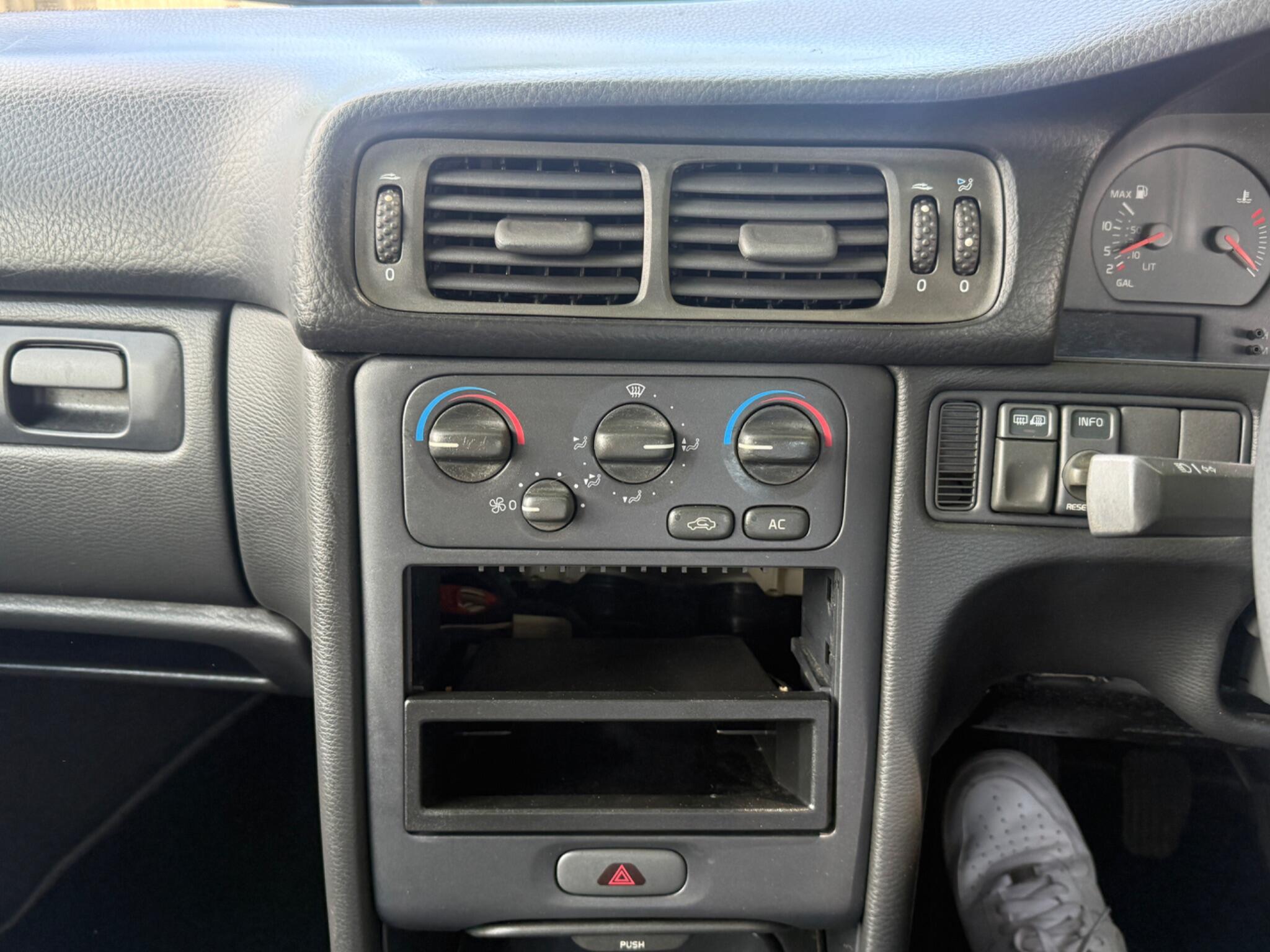 Volvo V70 - Image 18