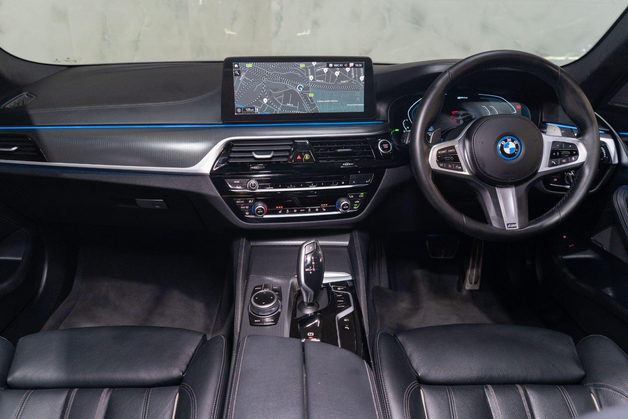 BMW 5 Series view 14