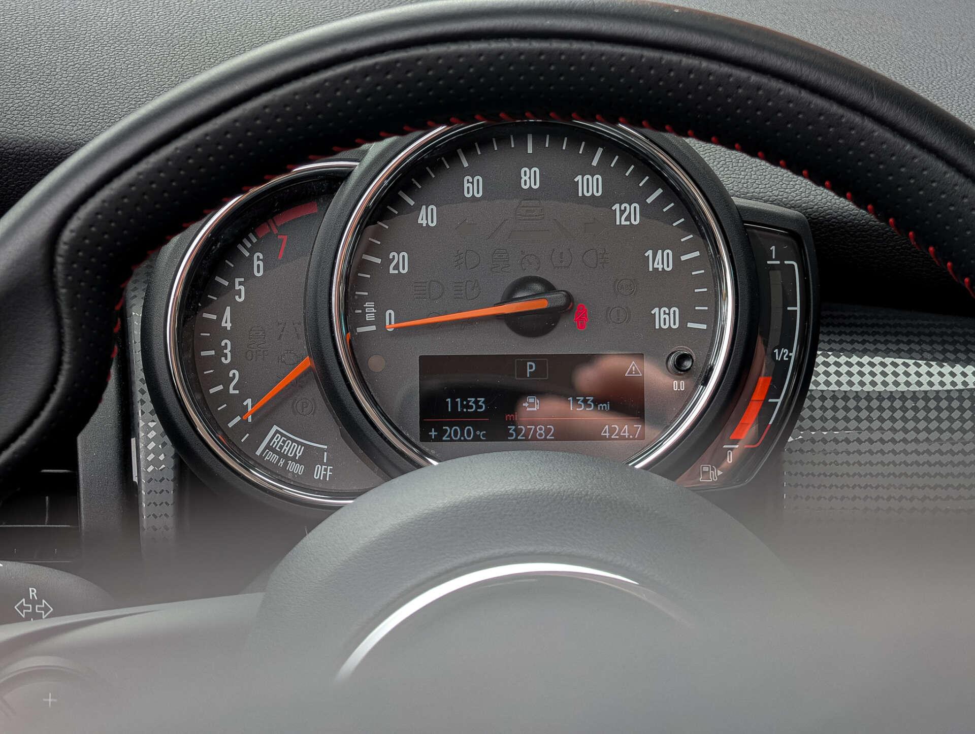 Mini Convertible view 38