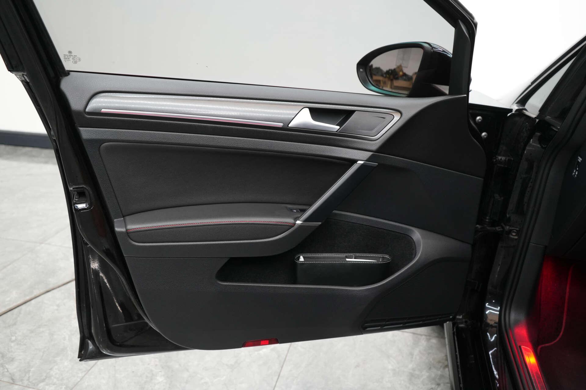 Volkswagen Golf view 13