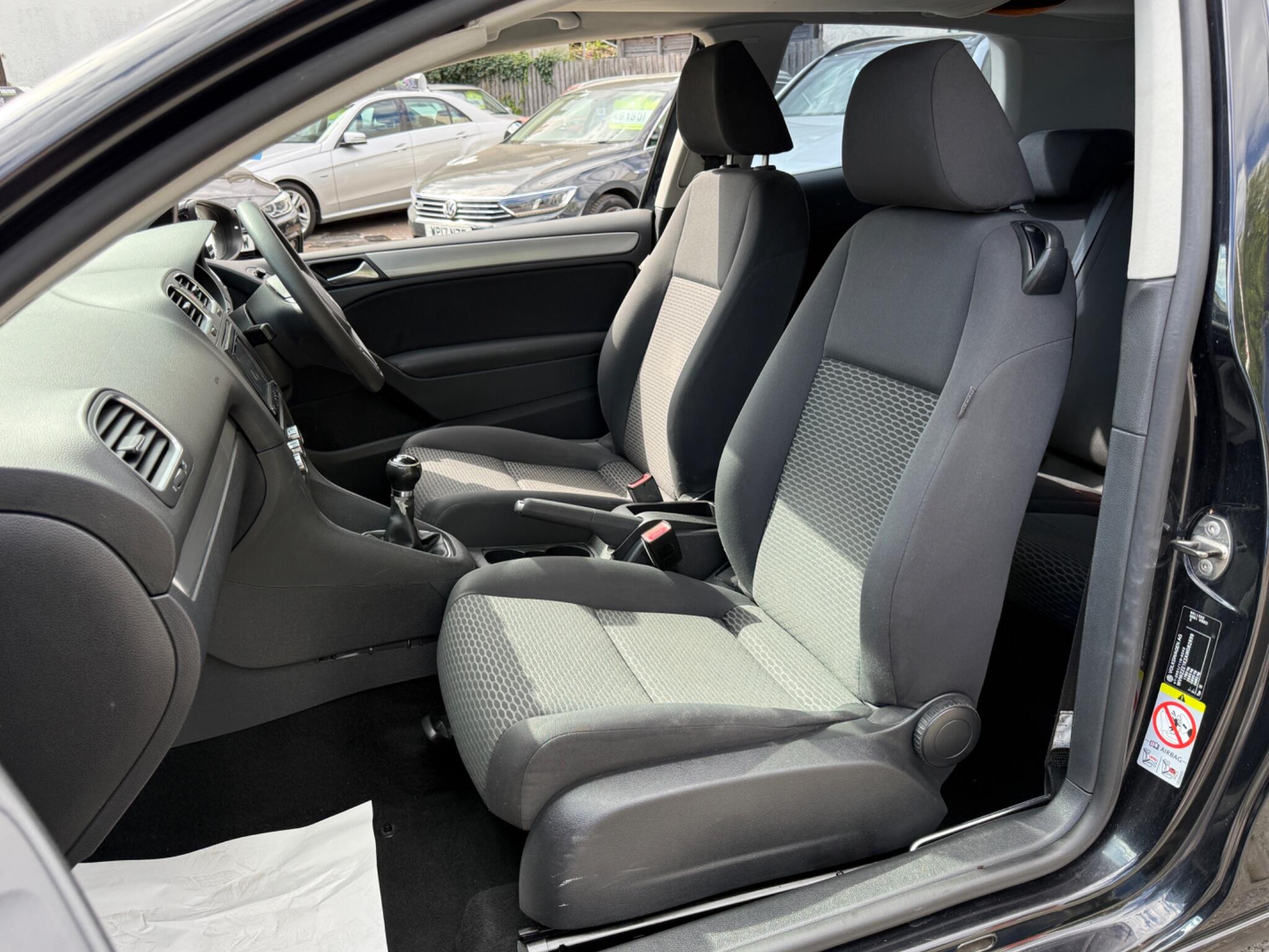 Volkswagen Golf - Image 34