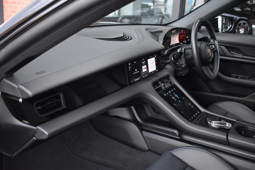 Porsche Taycan view 39