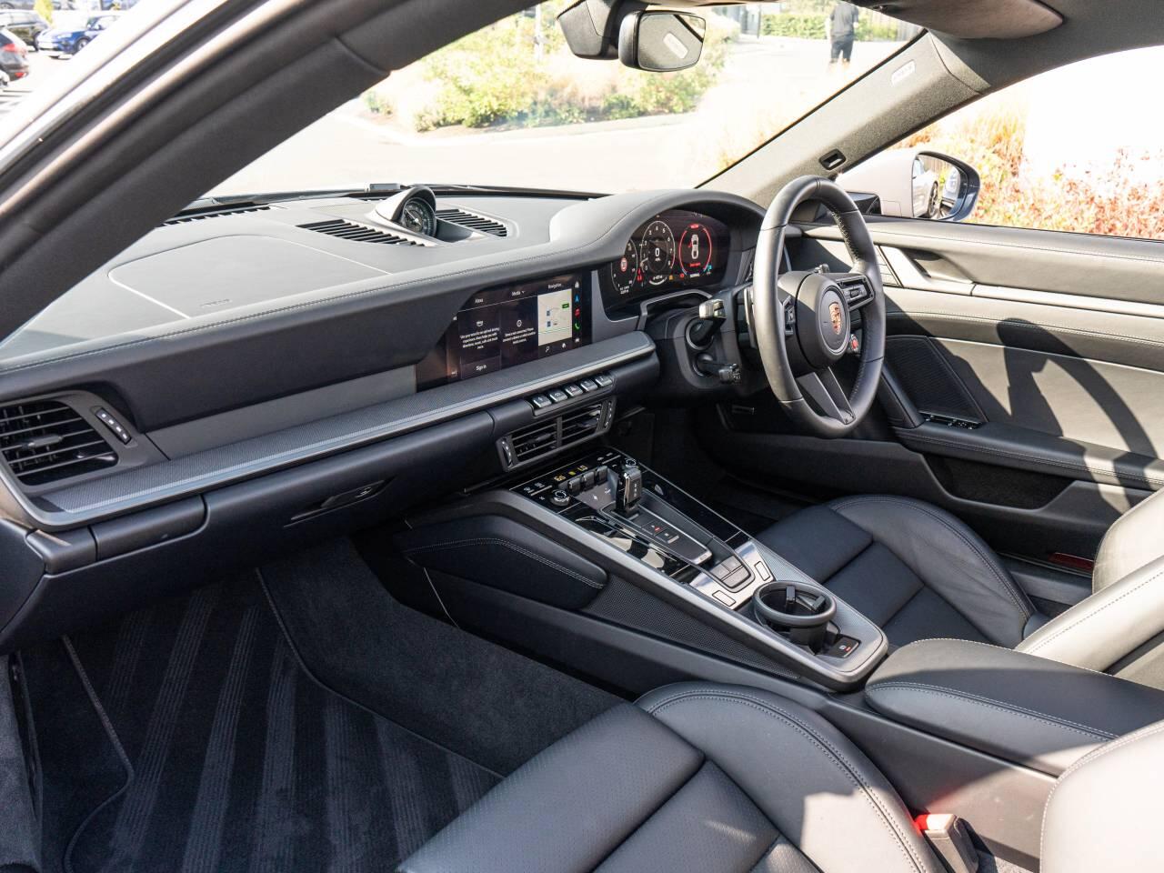 Porsche 911 view 36