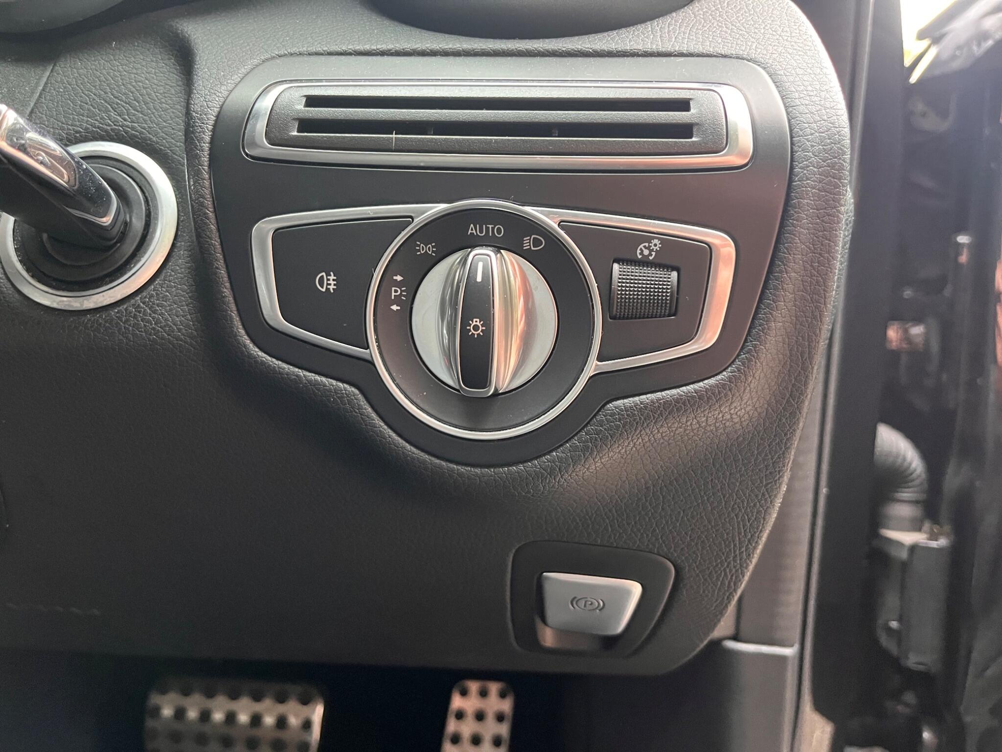 Mercedes-Benz C-Class view 29
