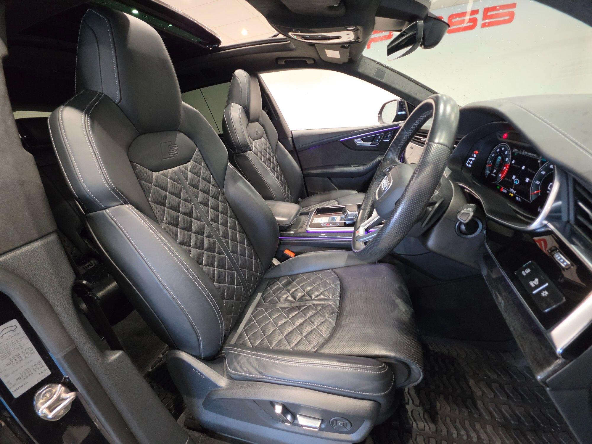 Audi Q8 view 82