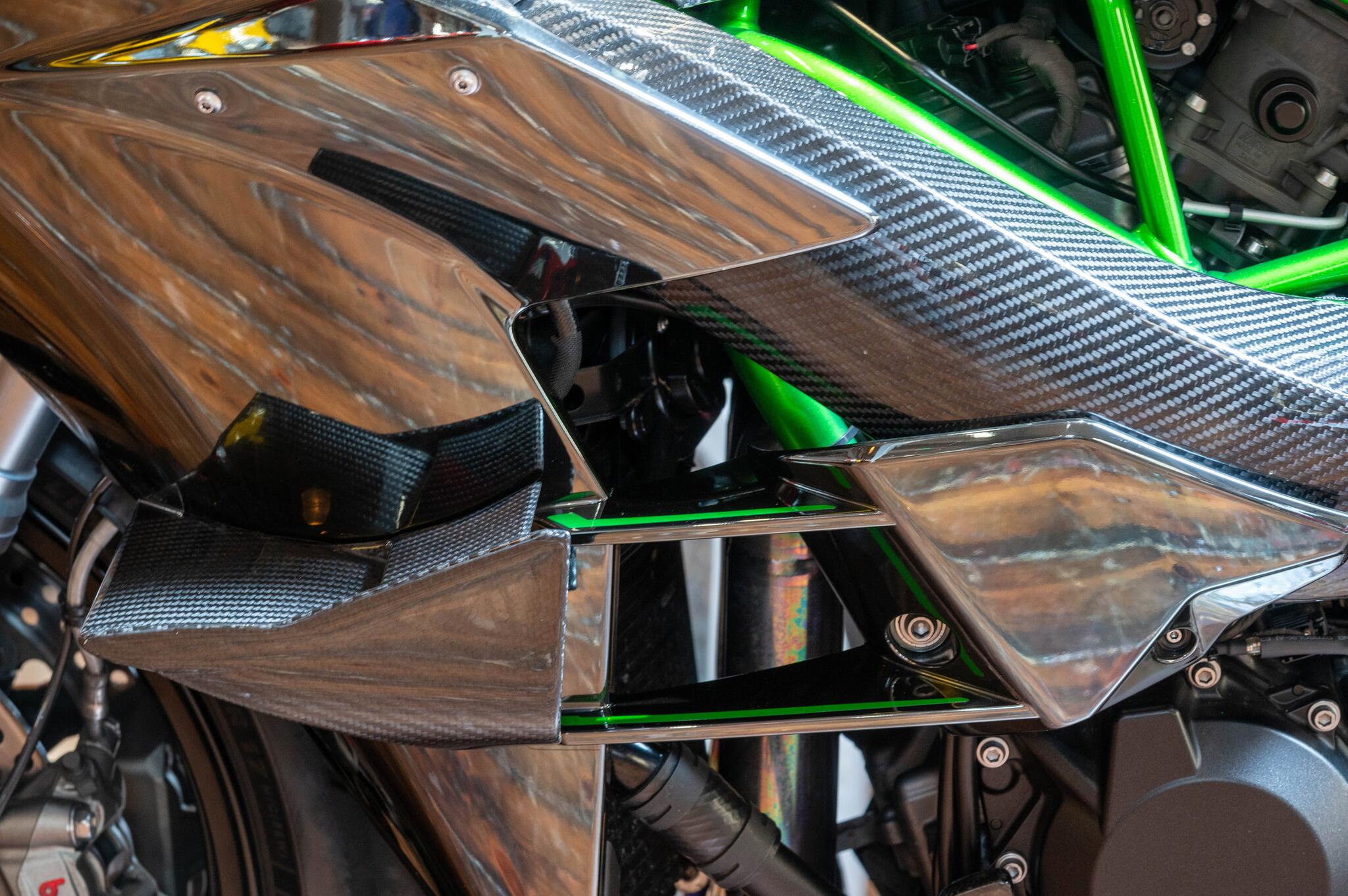 Kawasaki Ninja H2 view 19