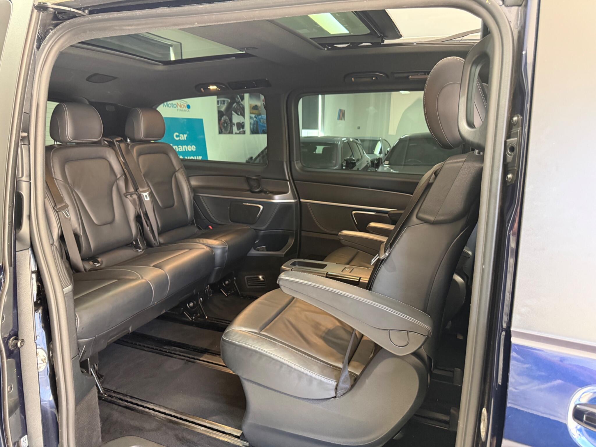Mercedes-Benz V-Class view 39