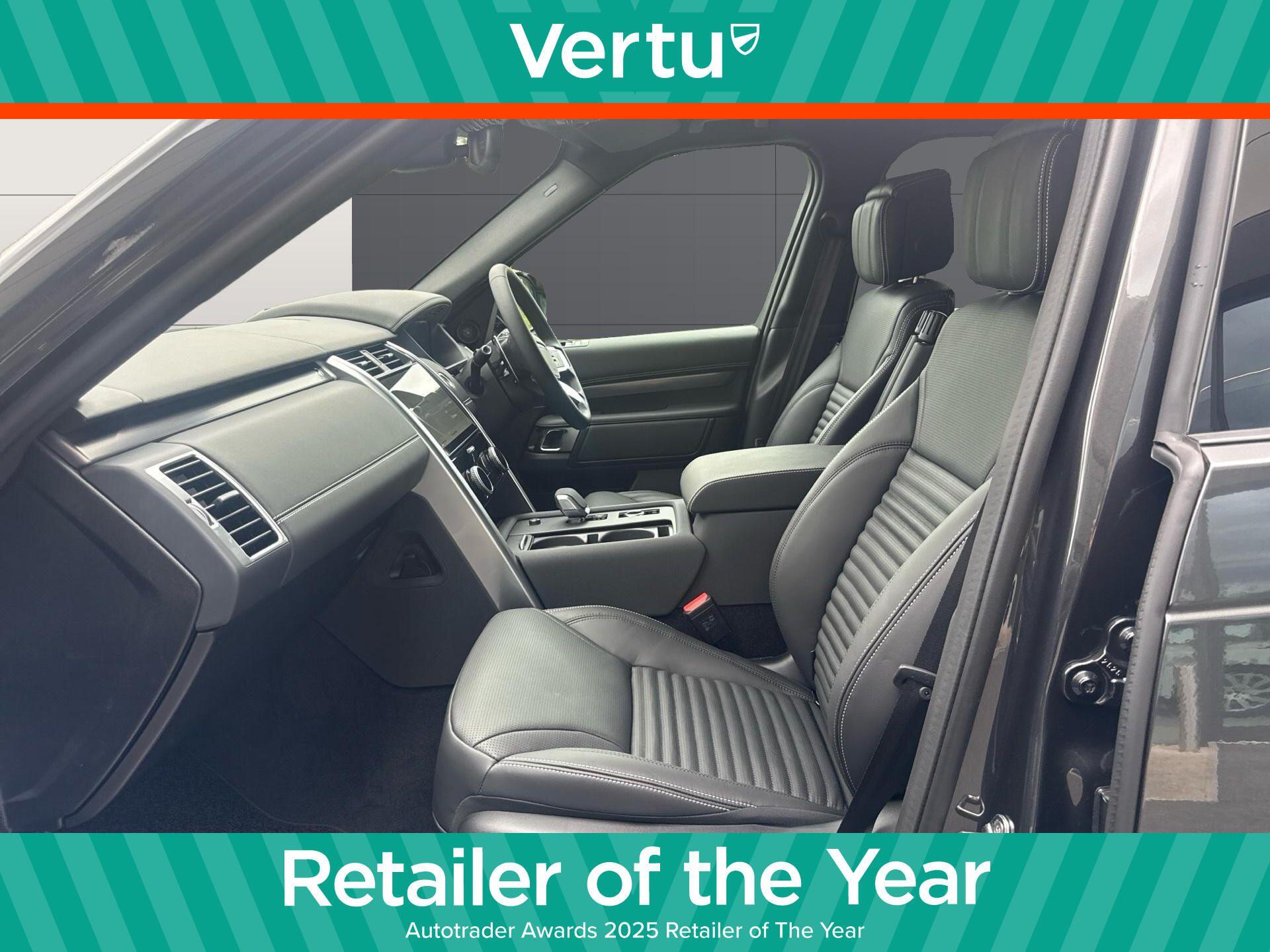 Land Rover Discovery view 3