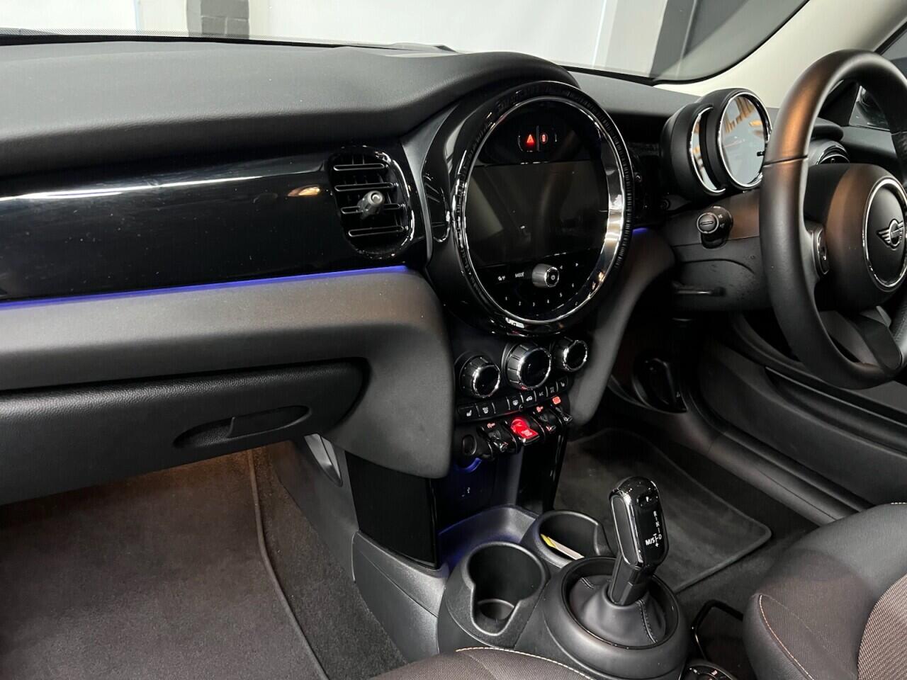 Mini Hatch view 31