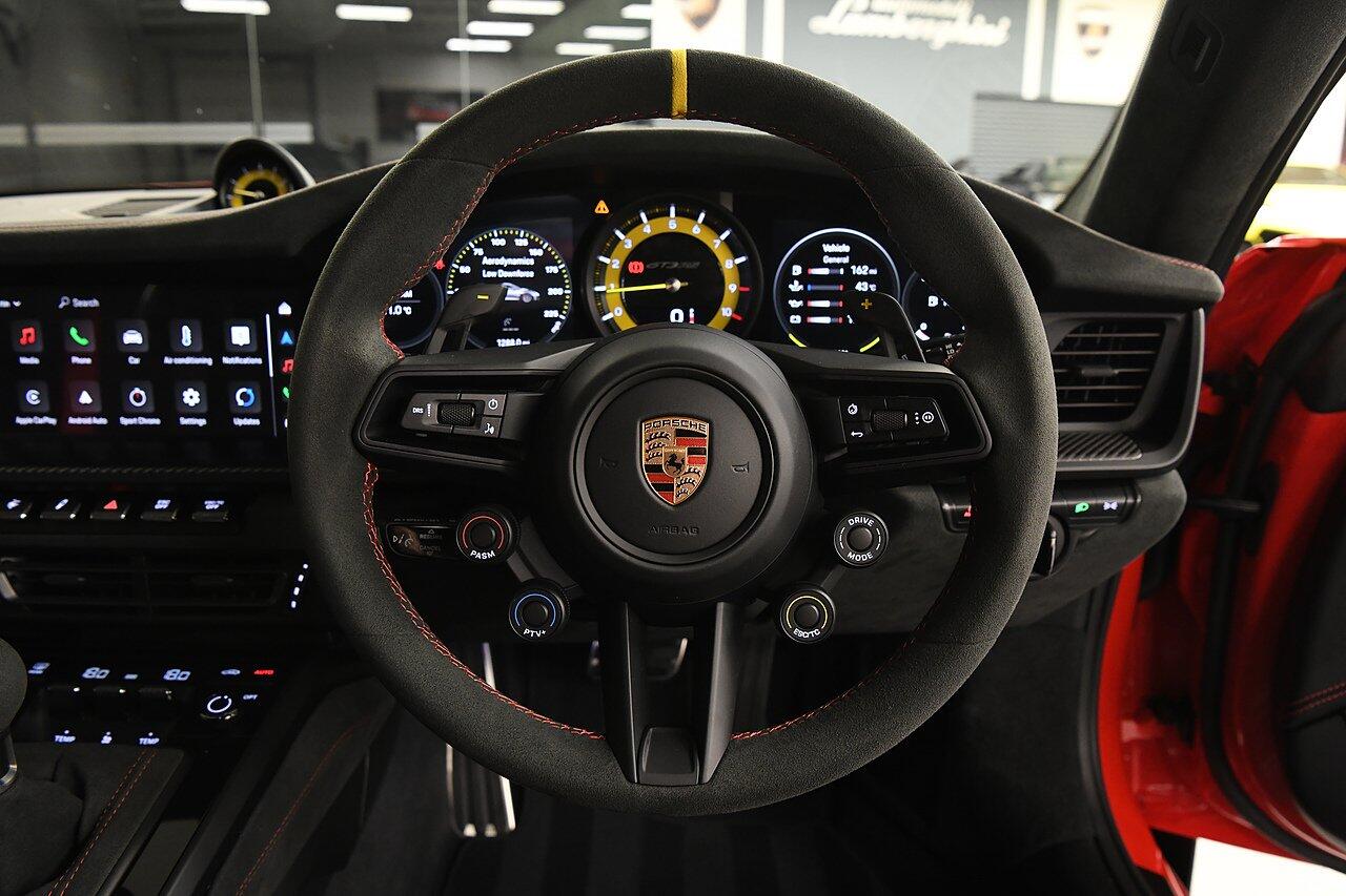 Porsche 911 view 25