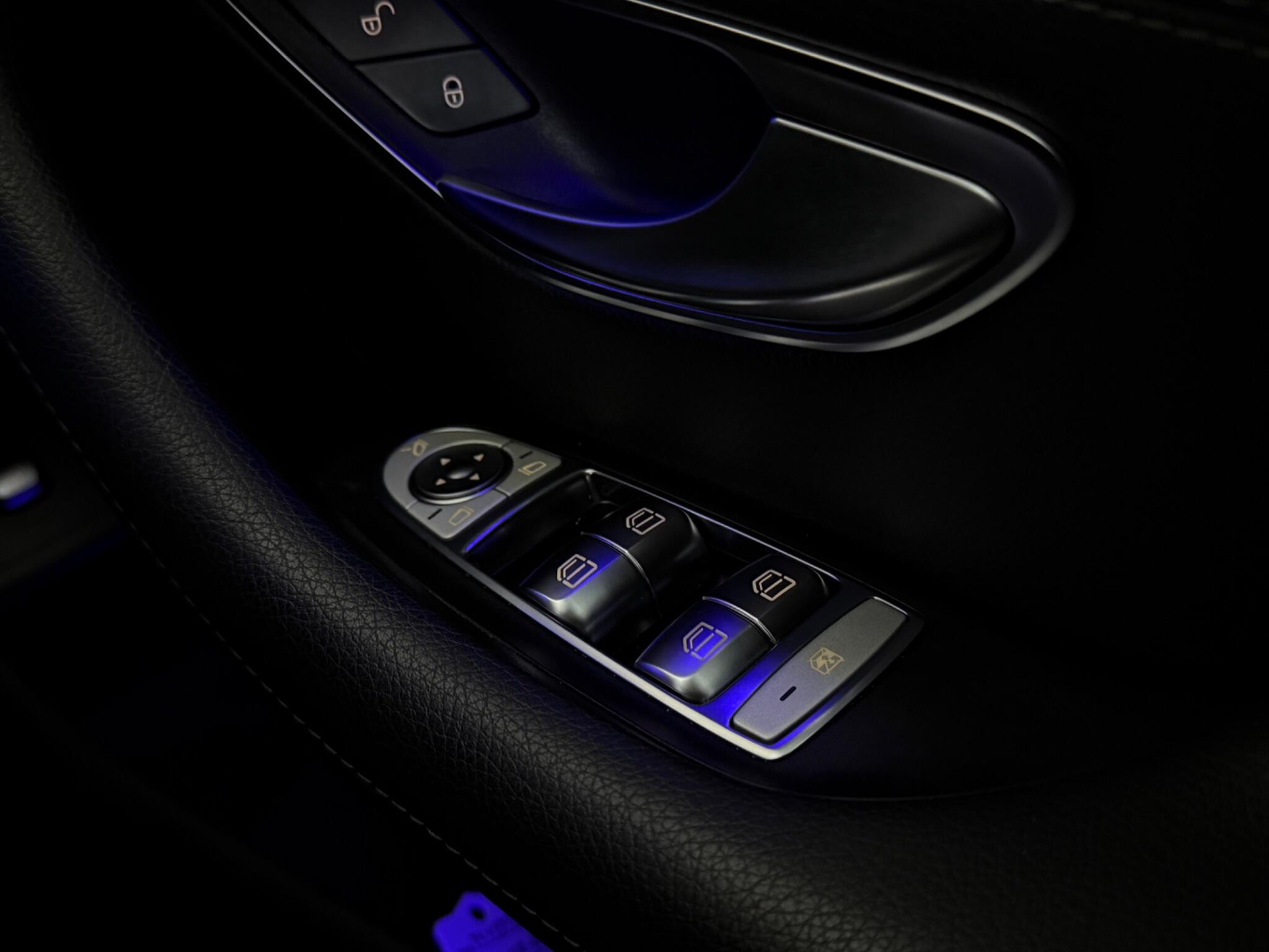 Mercedes-Benz CLS view 13
