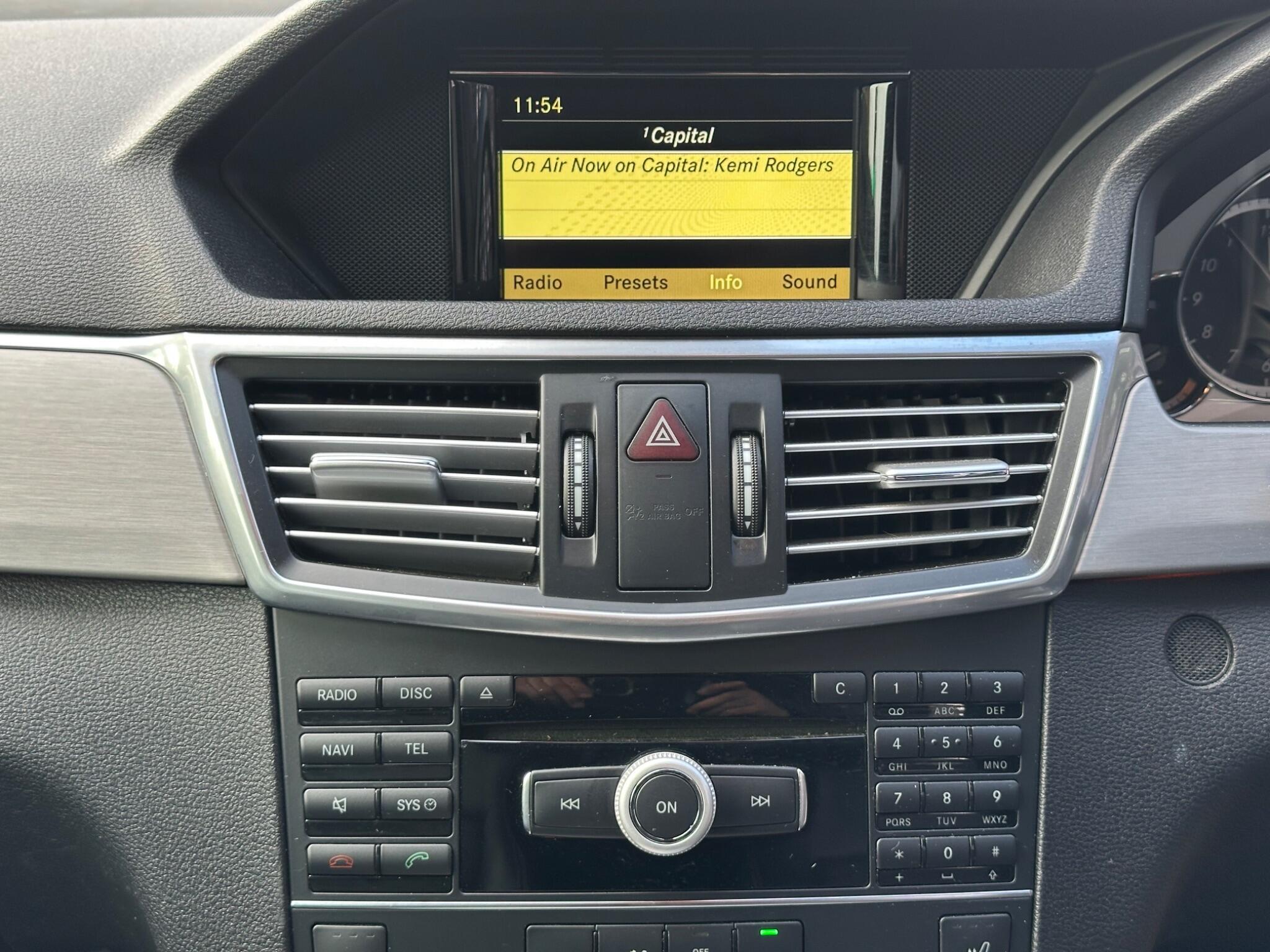 Mercedes-Benz E-Class view 31