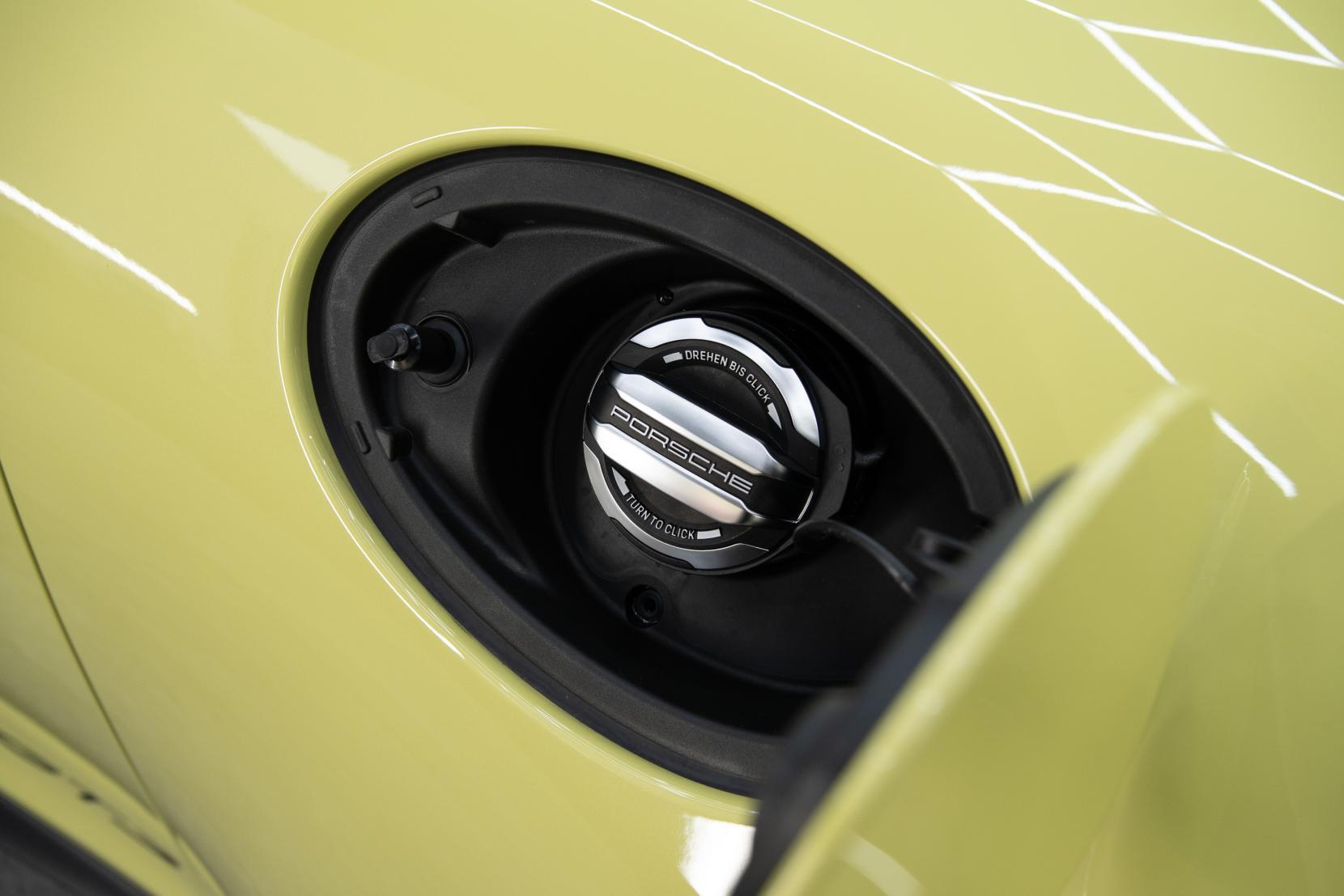 Porsche 911 view 31