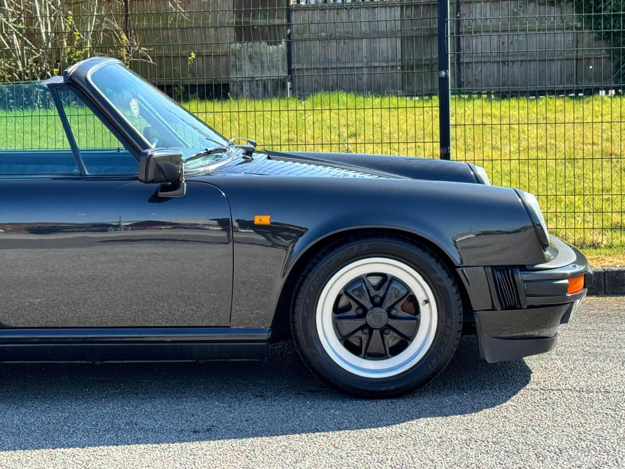Porsche 911 view 13