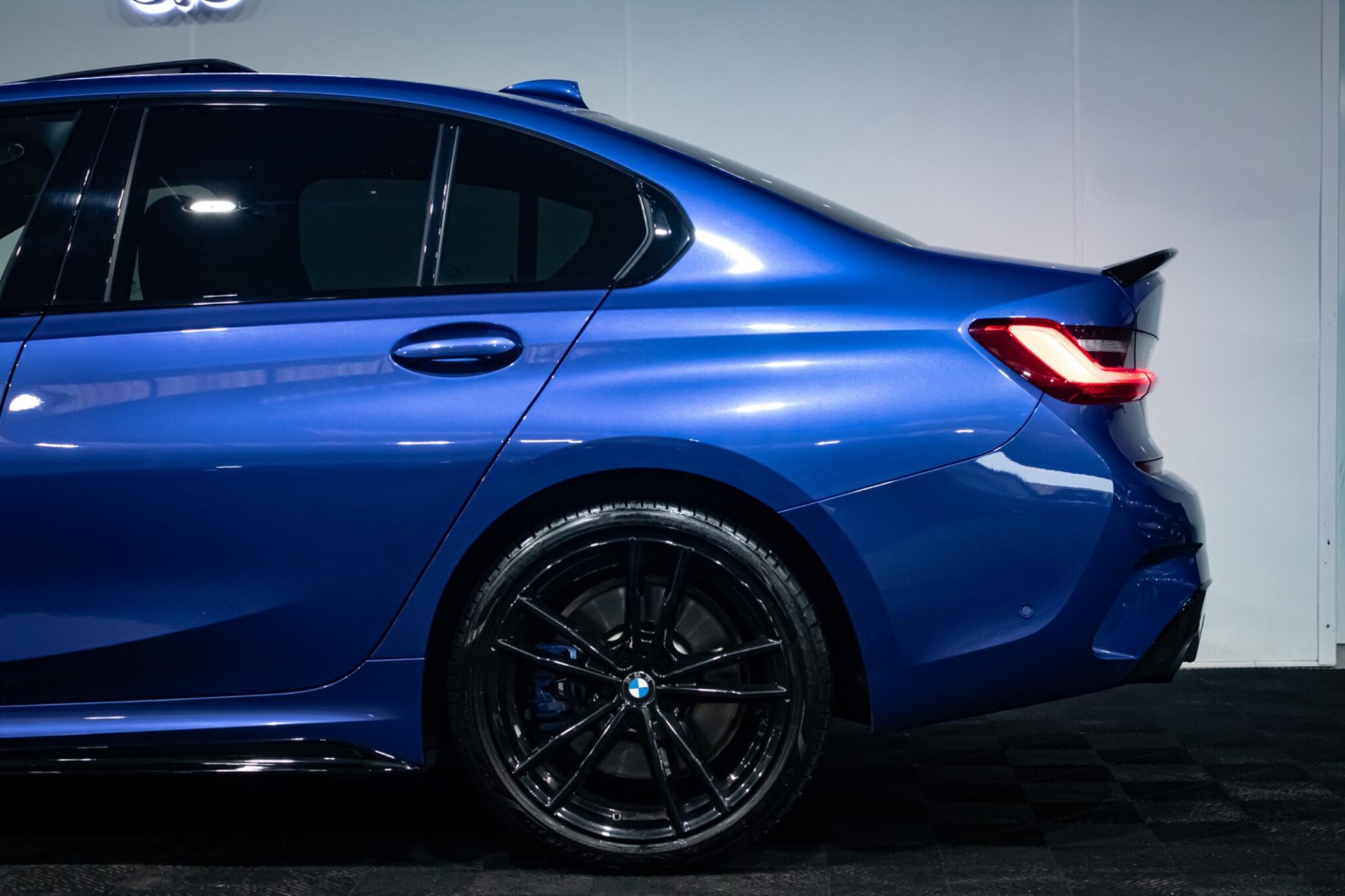 BMW 3 Series view 9