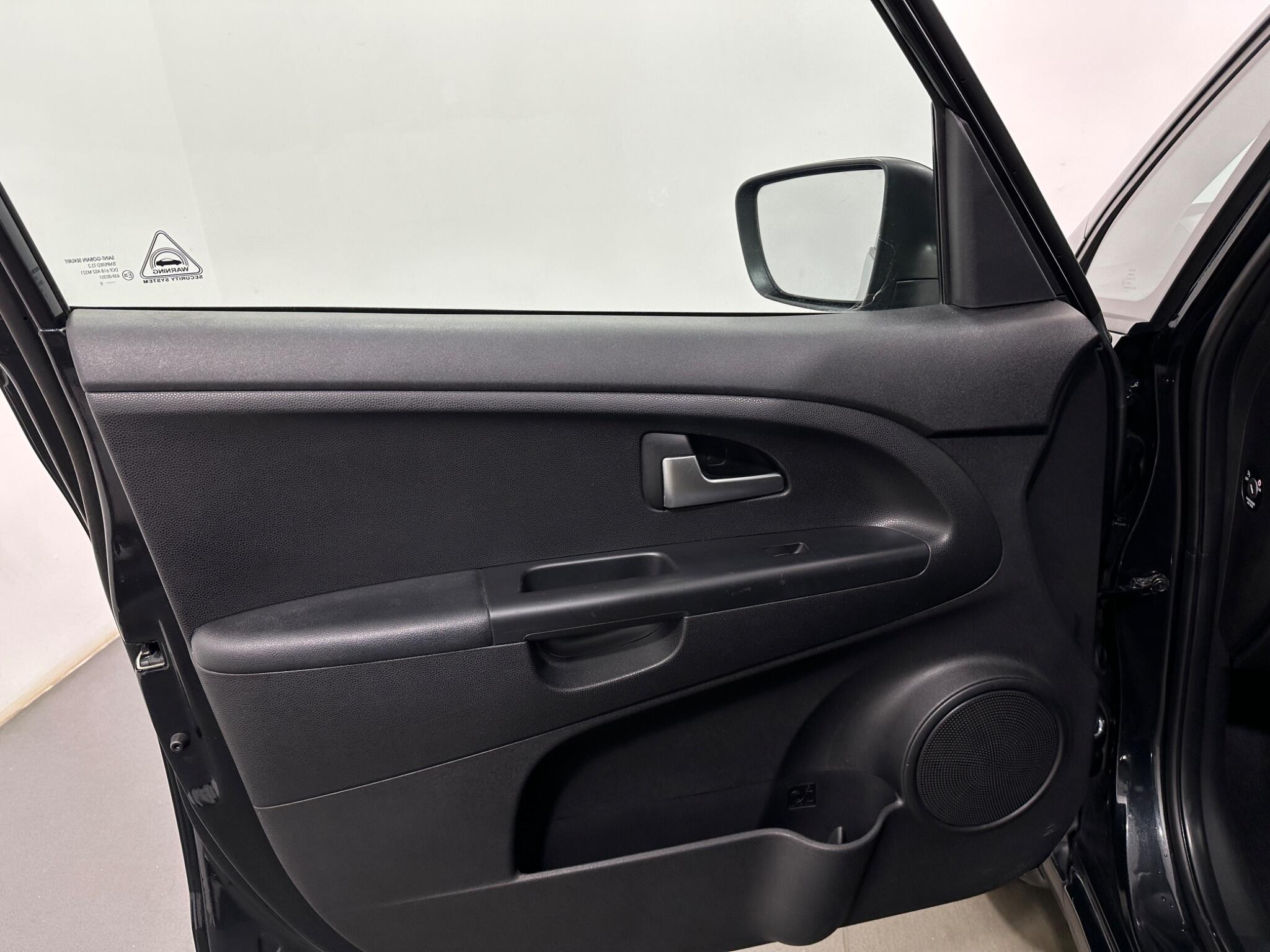 Kia Venga view 34