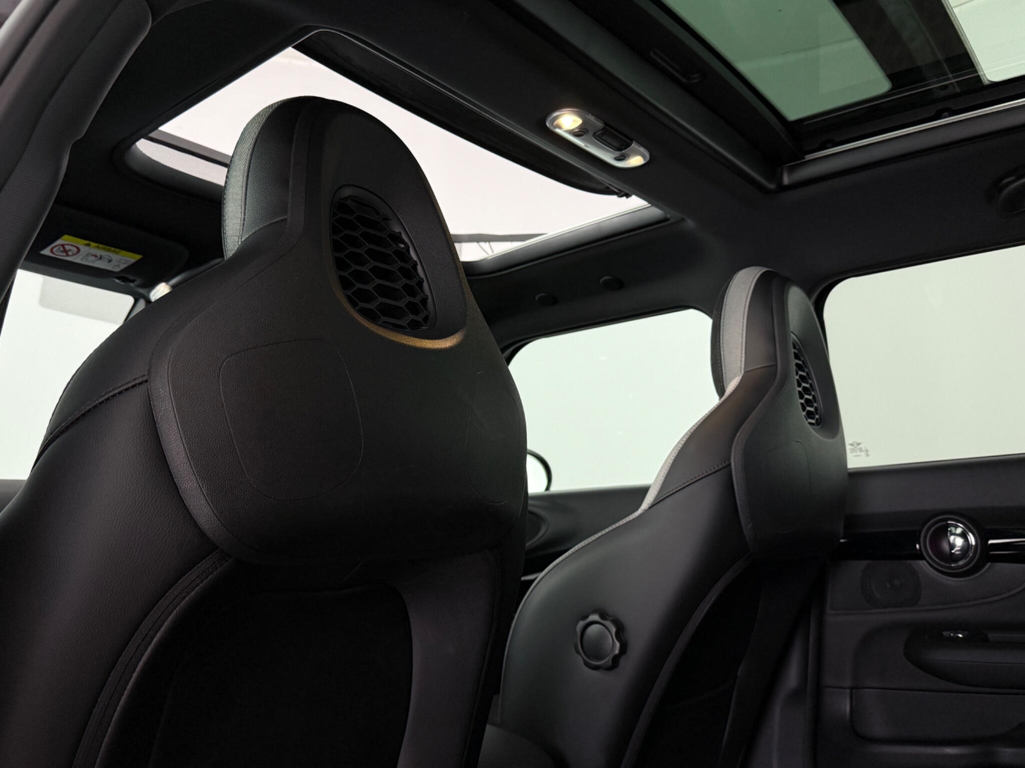 MINI Clubman view 32