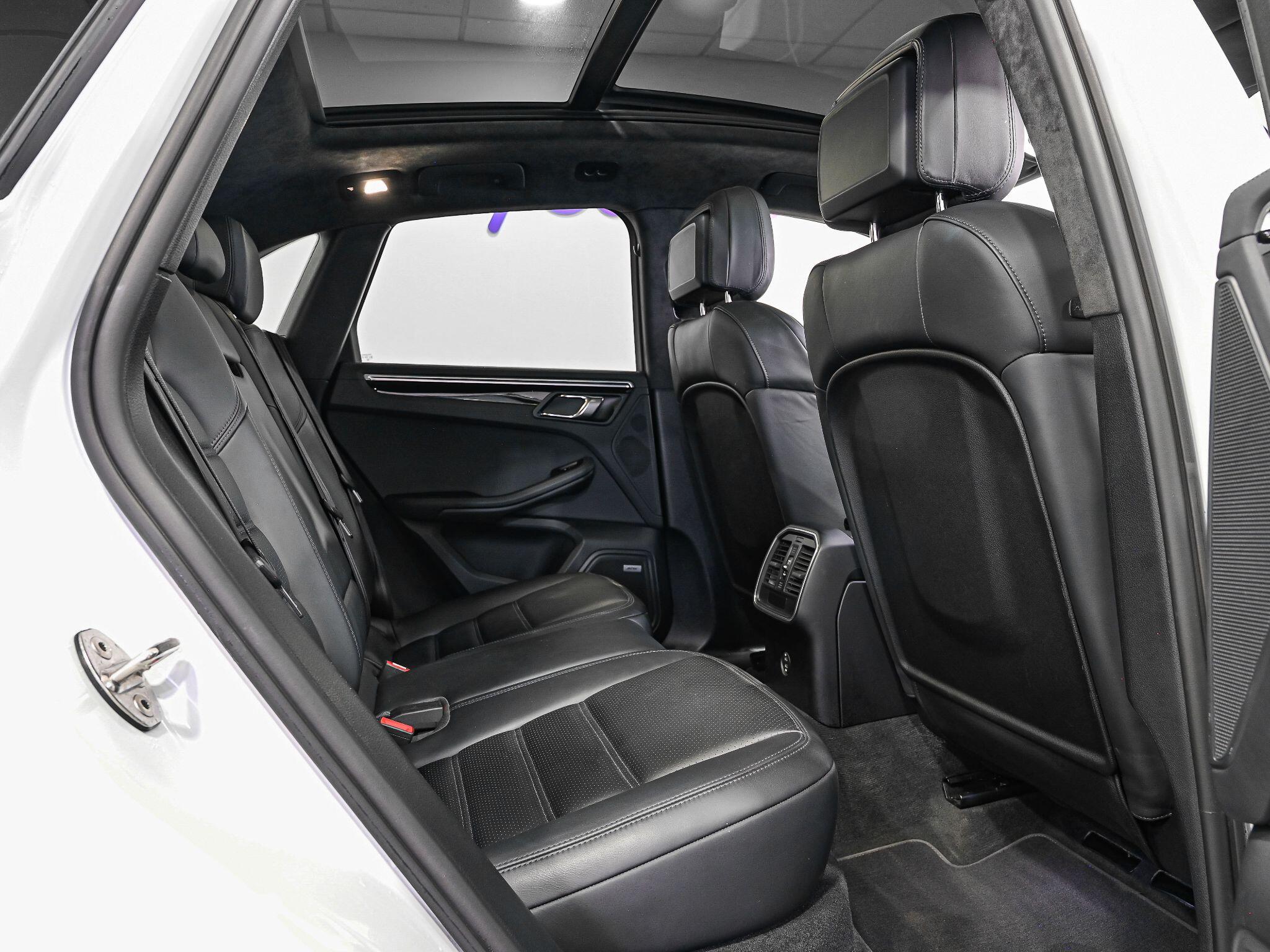 Porsche Macan view 27