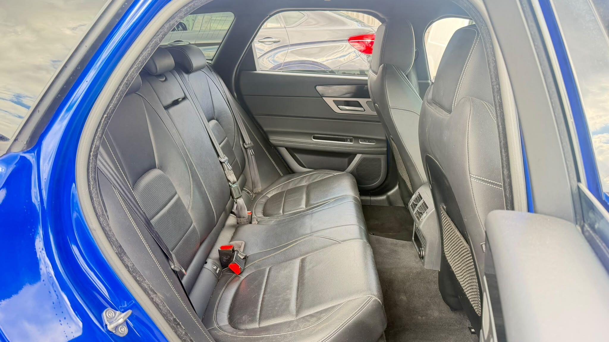 Jaguar XF view 12