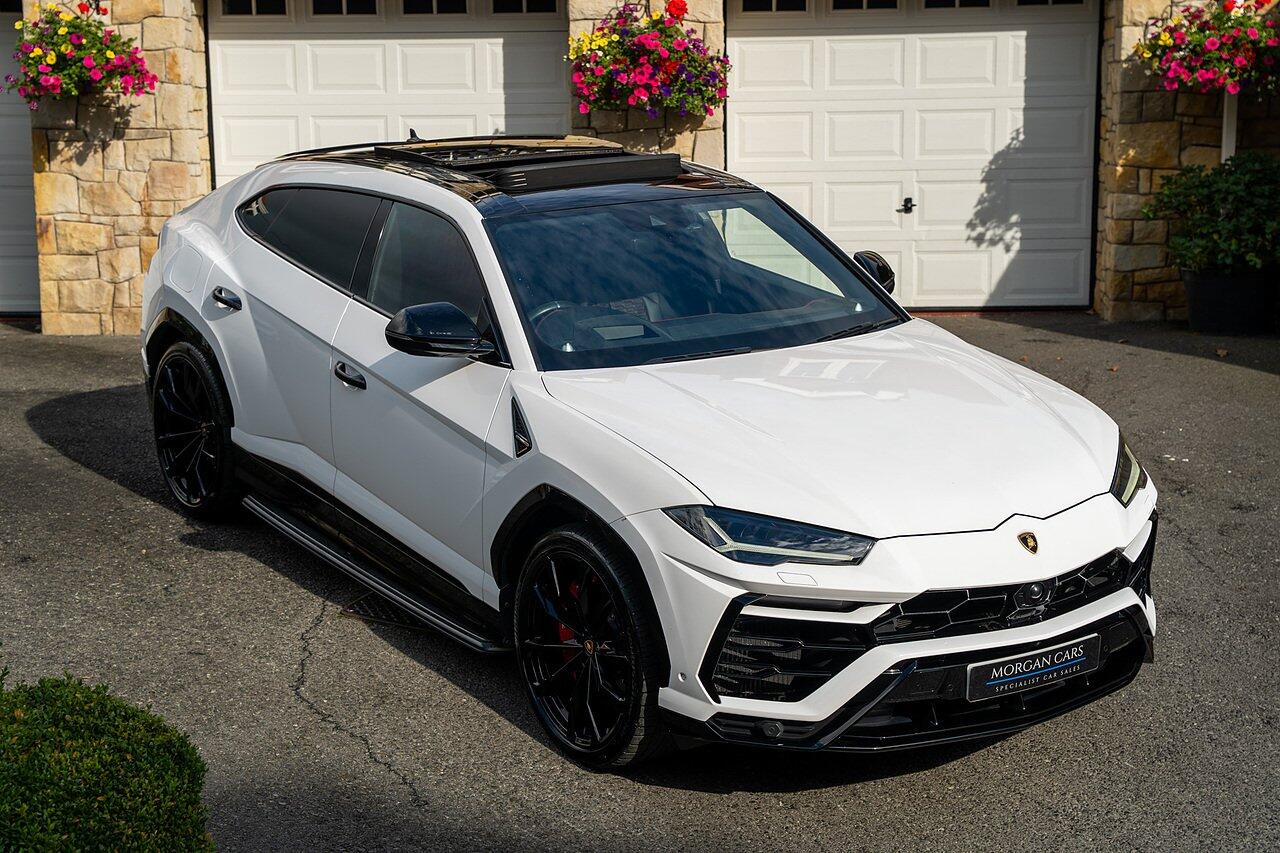 Lamborghini Urus view 95