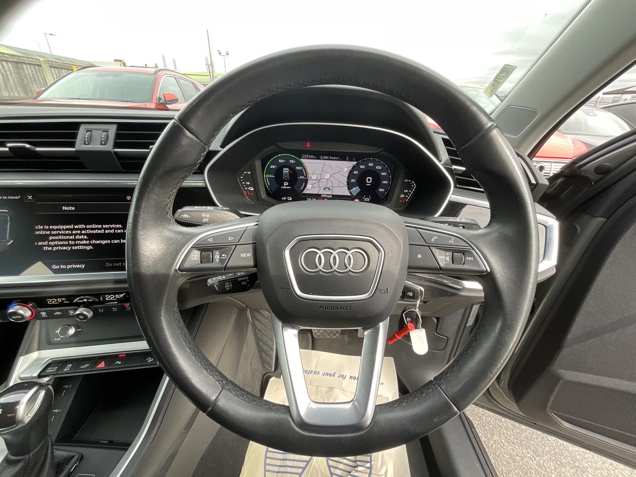 Audi Q3 view 21