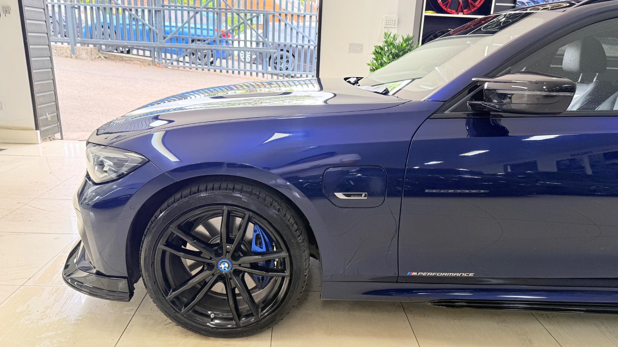 BMW 3 Series view 32