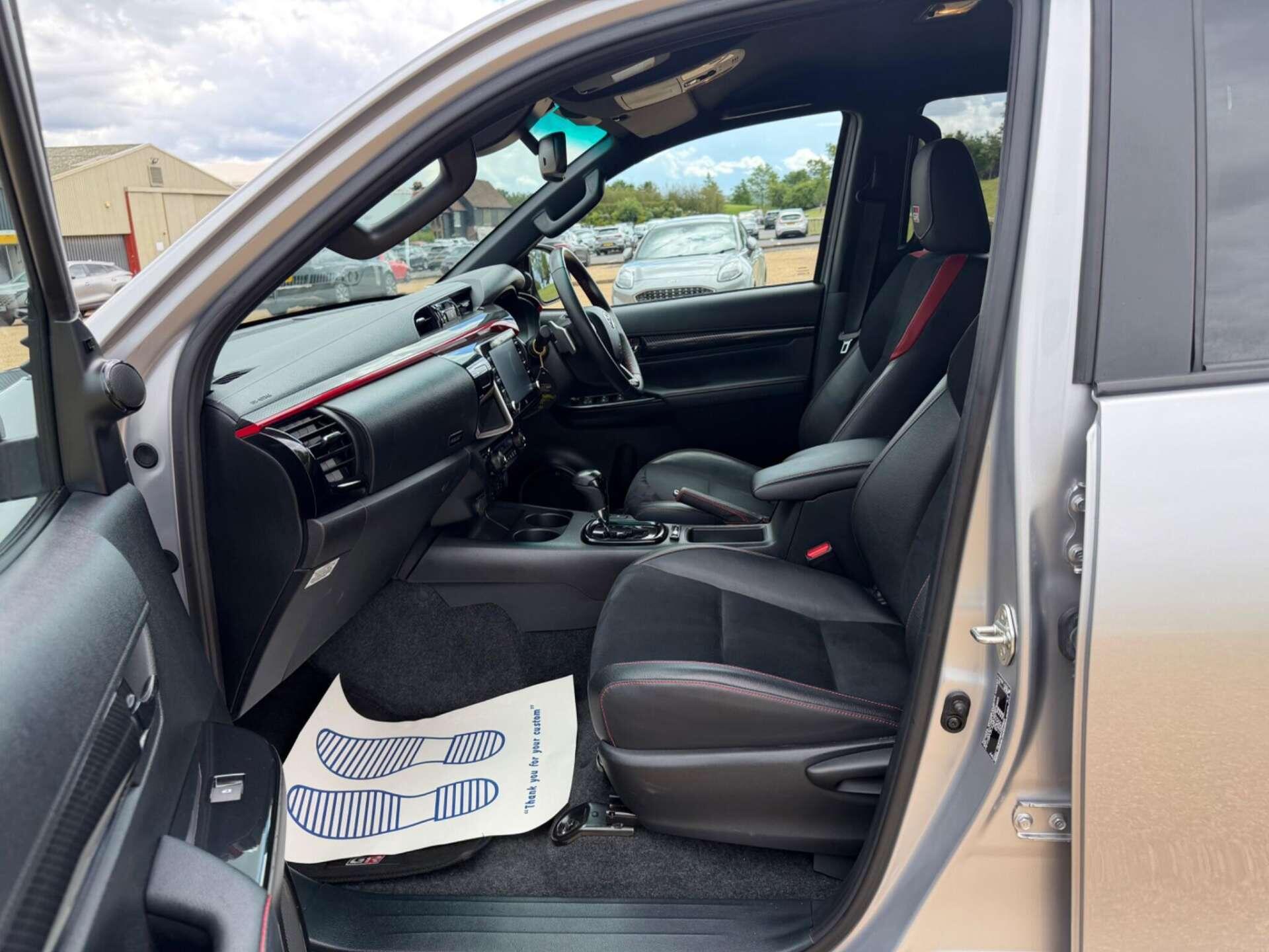 Toyota Hilux view 13