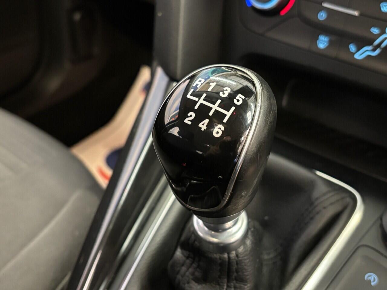 Ford Focus view 34