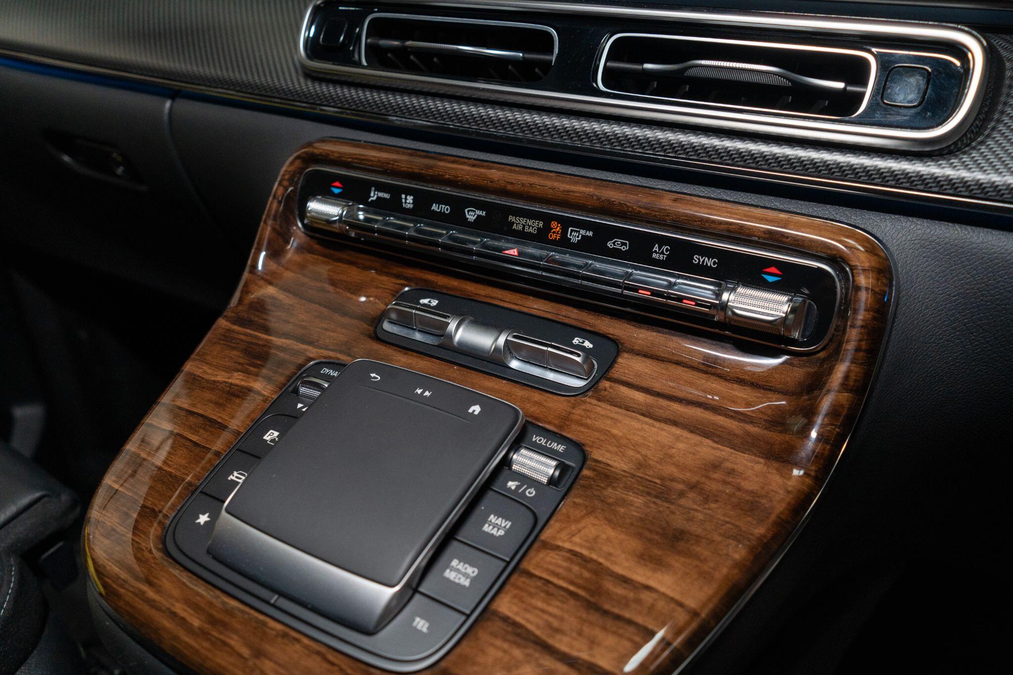 Mercedes-Benz V-Class view 31
