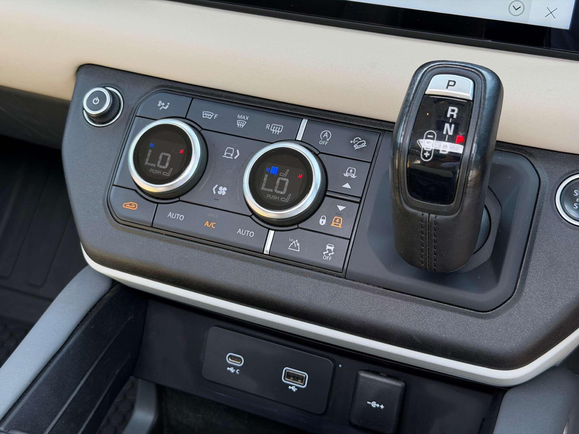 Land Rover Defender view 36