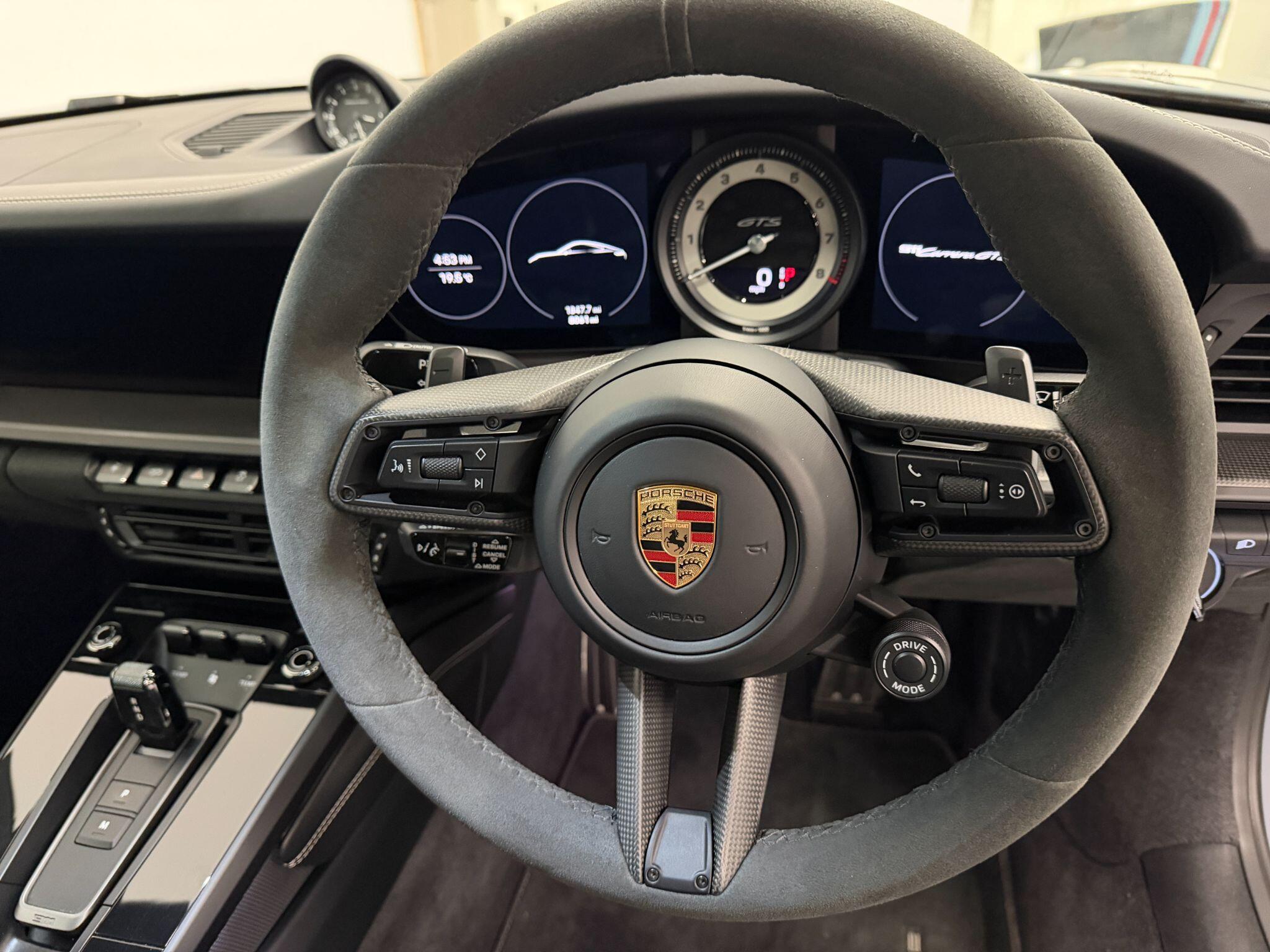 Porsche 911 view 34