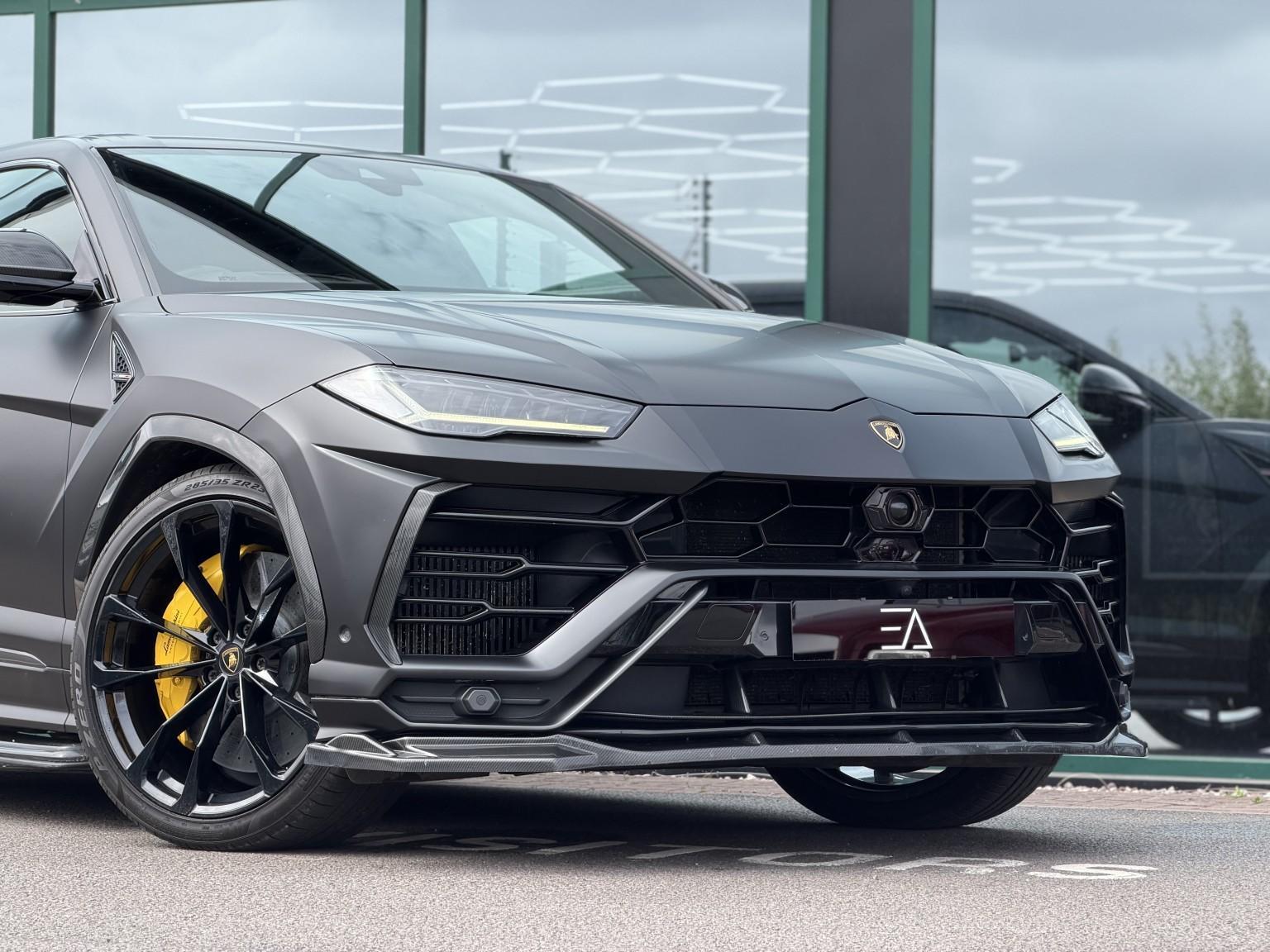 Lamborghini Urus view 9
