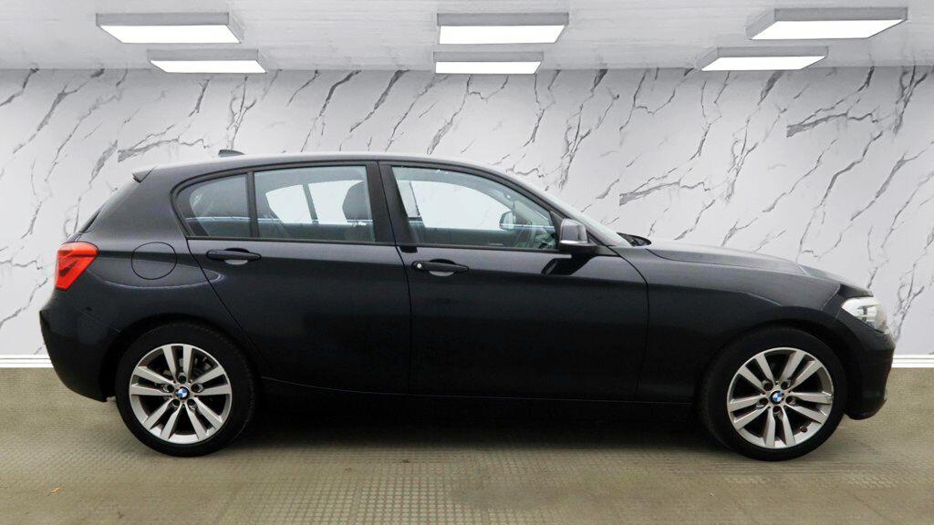 BMW 1 Series view 8
