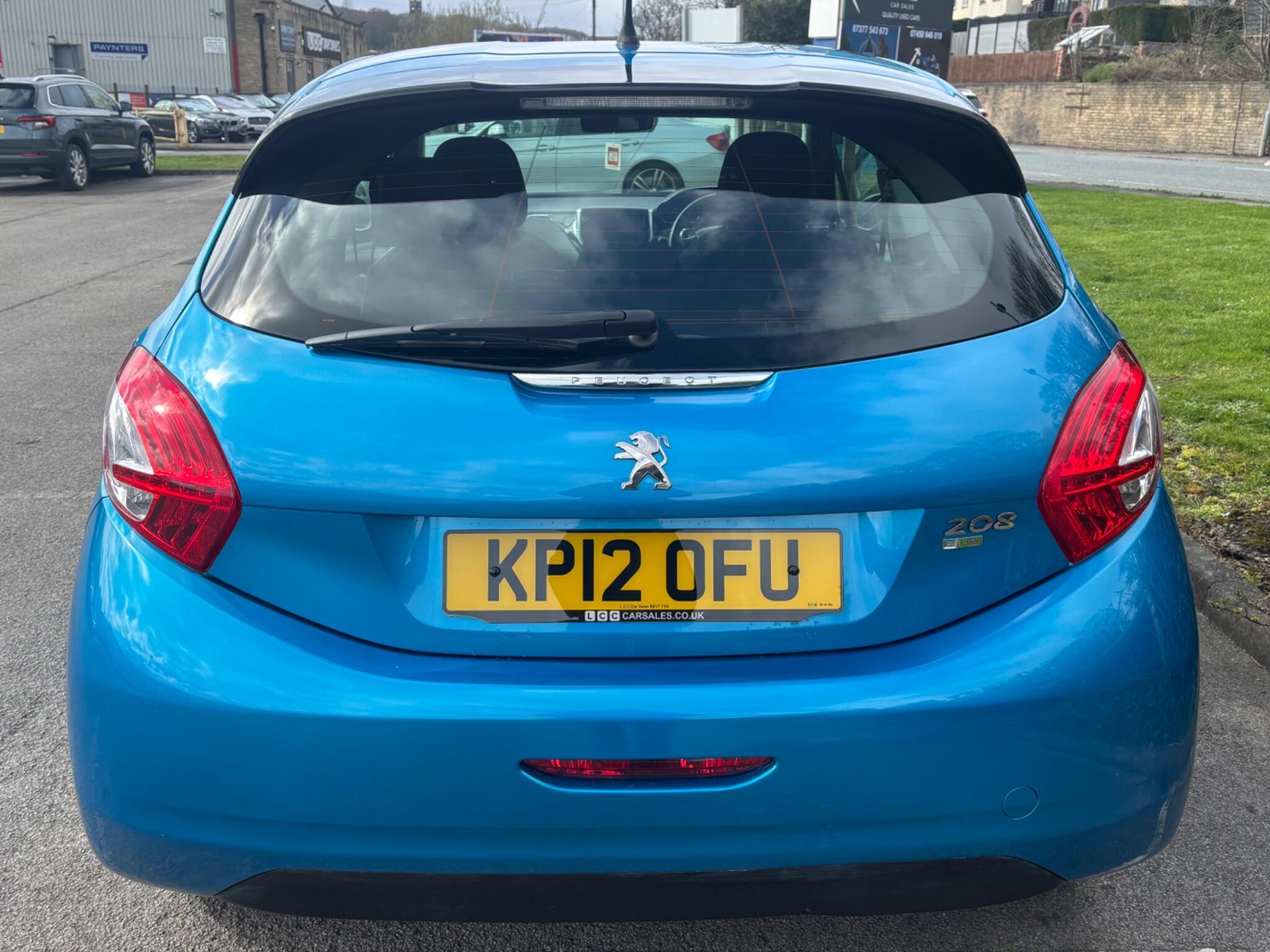 Peugeot 208 view 6