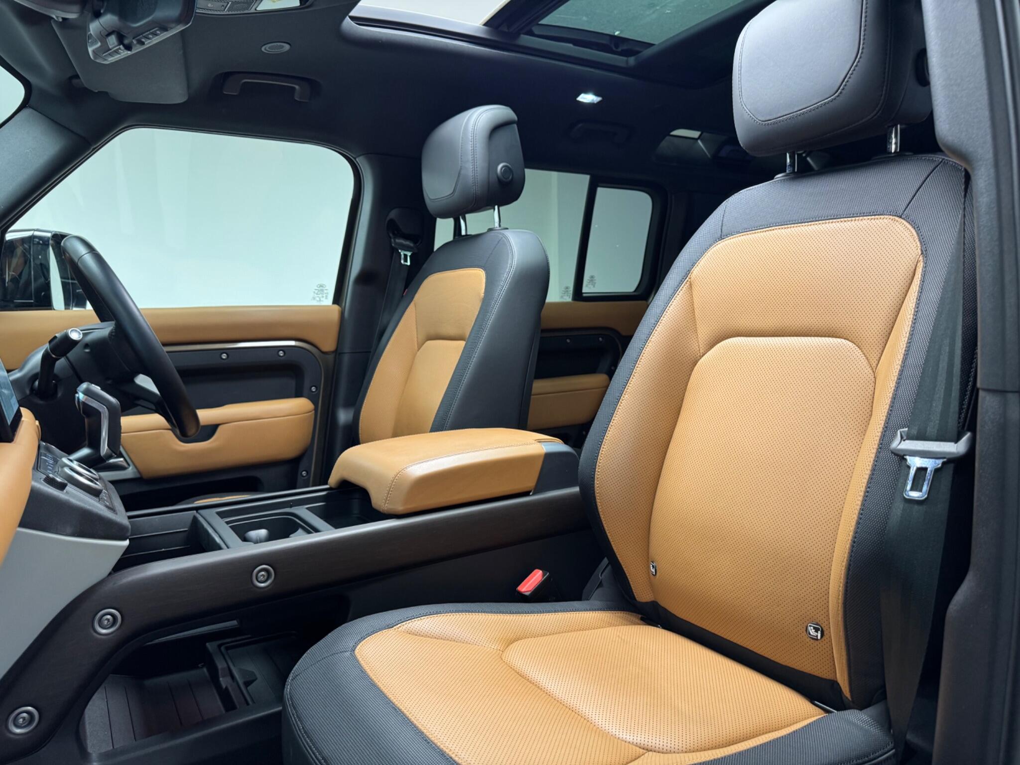 Land Rover Defender view 30