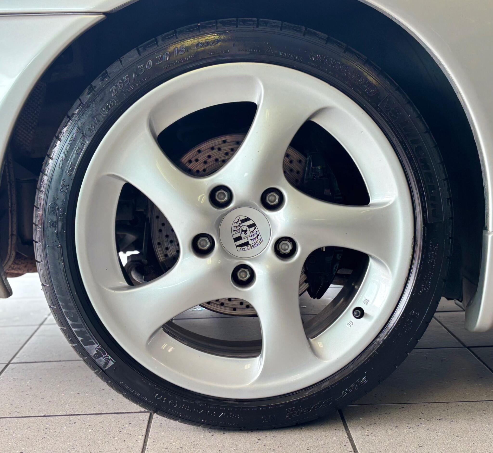 Porsche 911 view 18