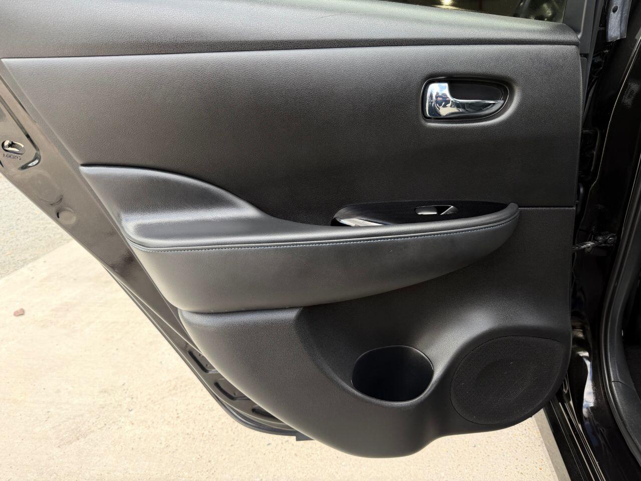 Nissan Leaf view 16