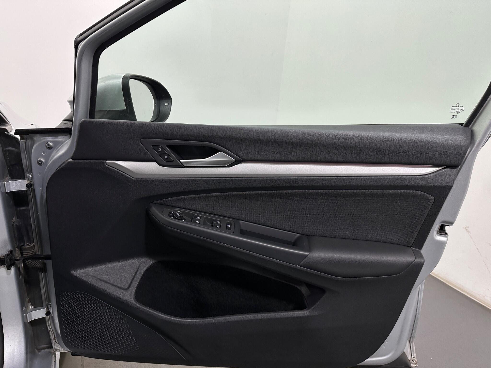 Volkswagen Golf view 34