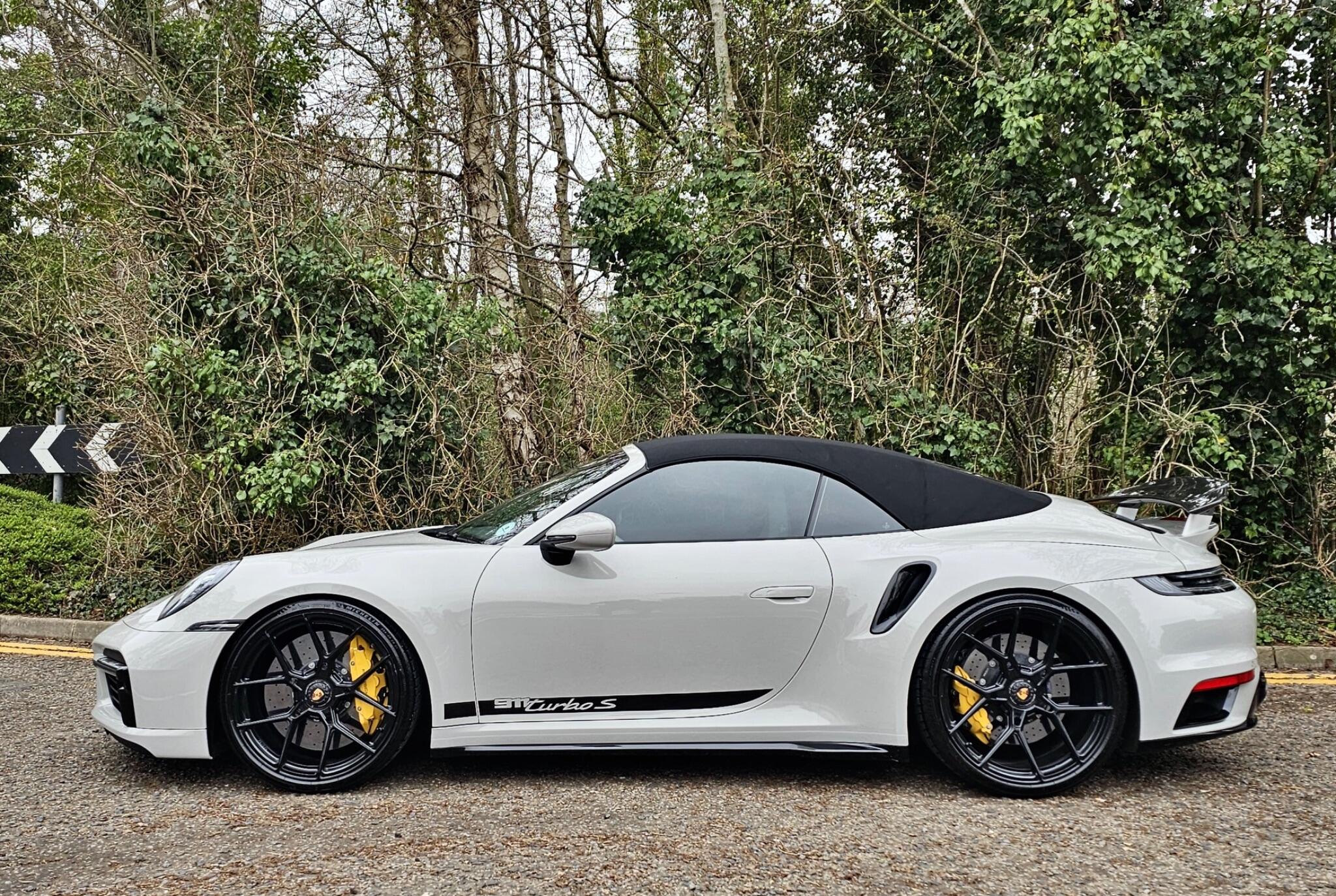 Porsche 911 view 12